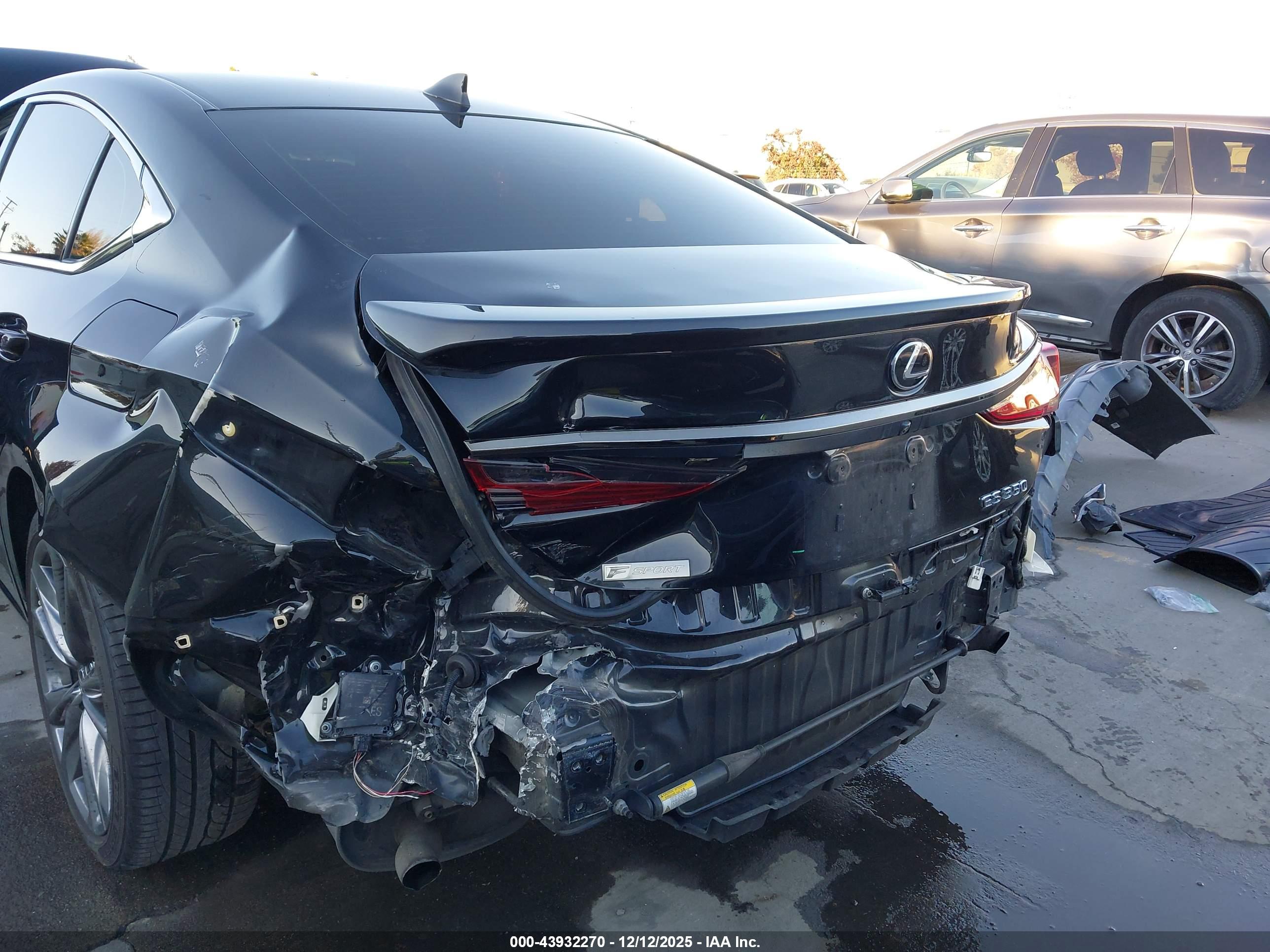 LEXUS ES image 6
