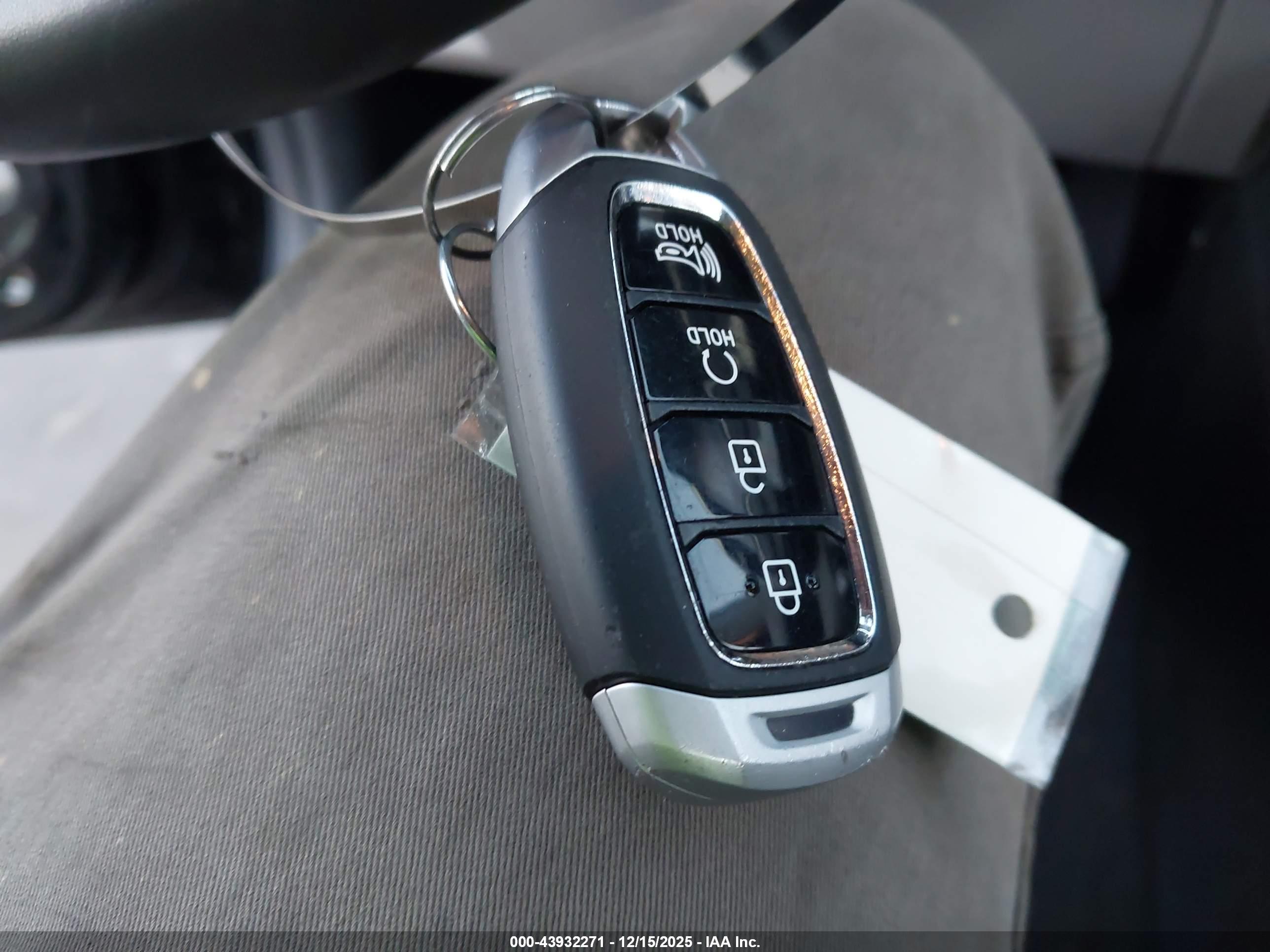 HYUNDAI VENUE image 11