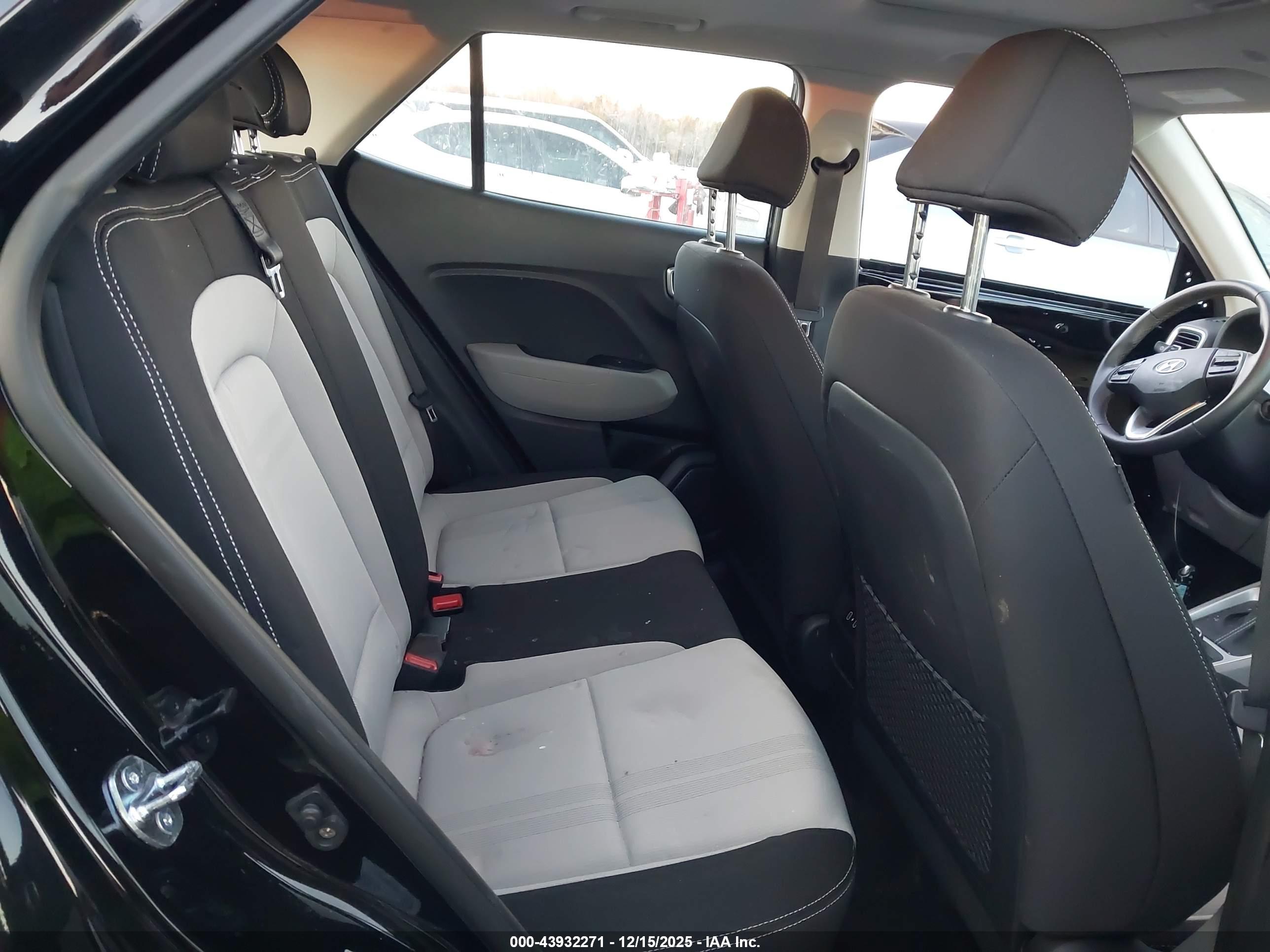HYUNDAI VENUE image 8