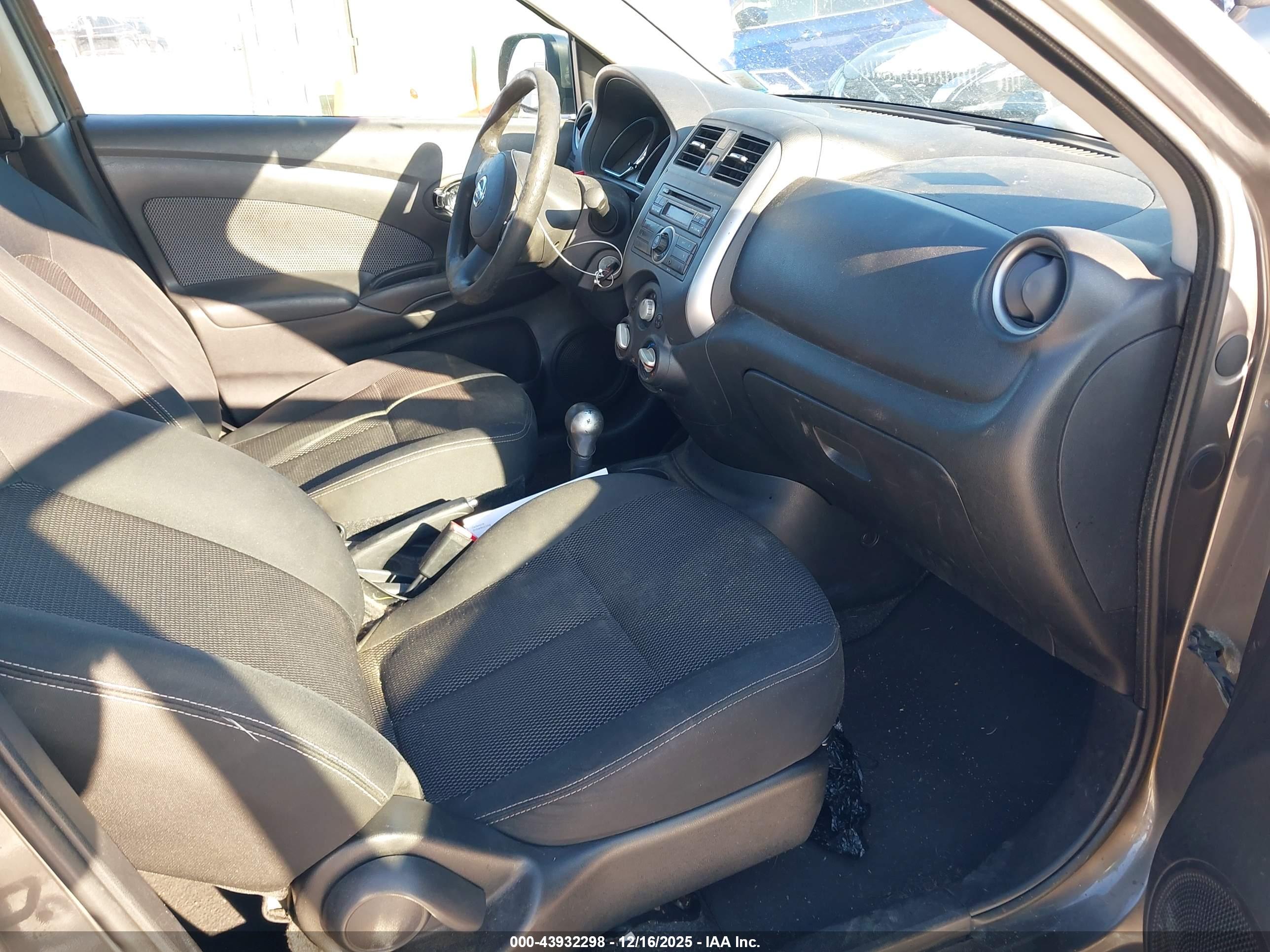 NISSAN VERSA image 5