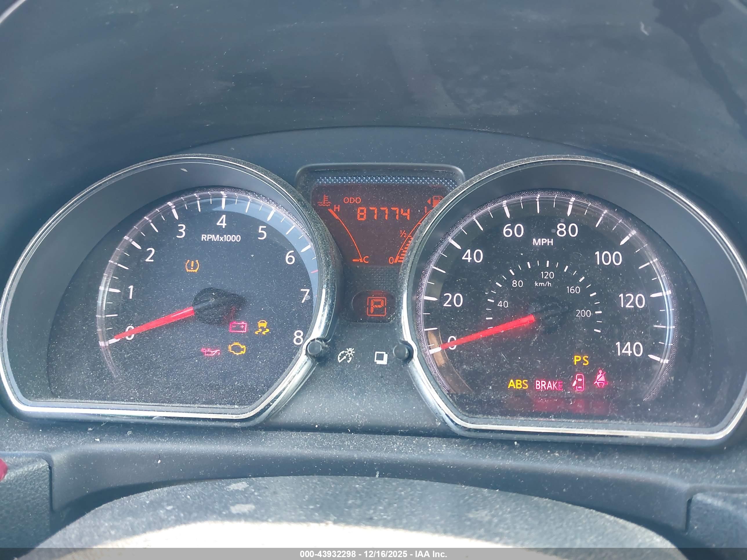 NISSAN VERSA image 7