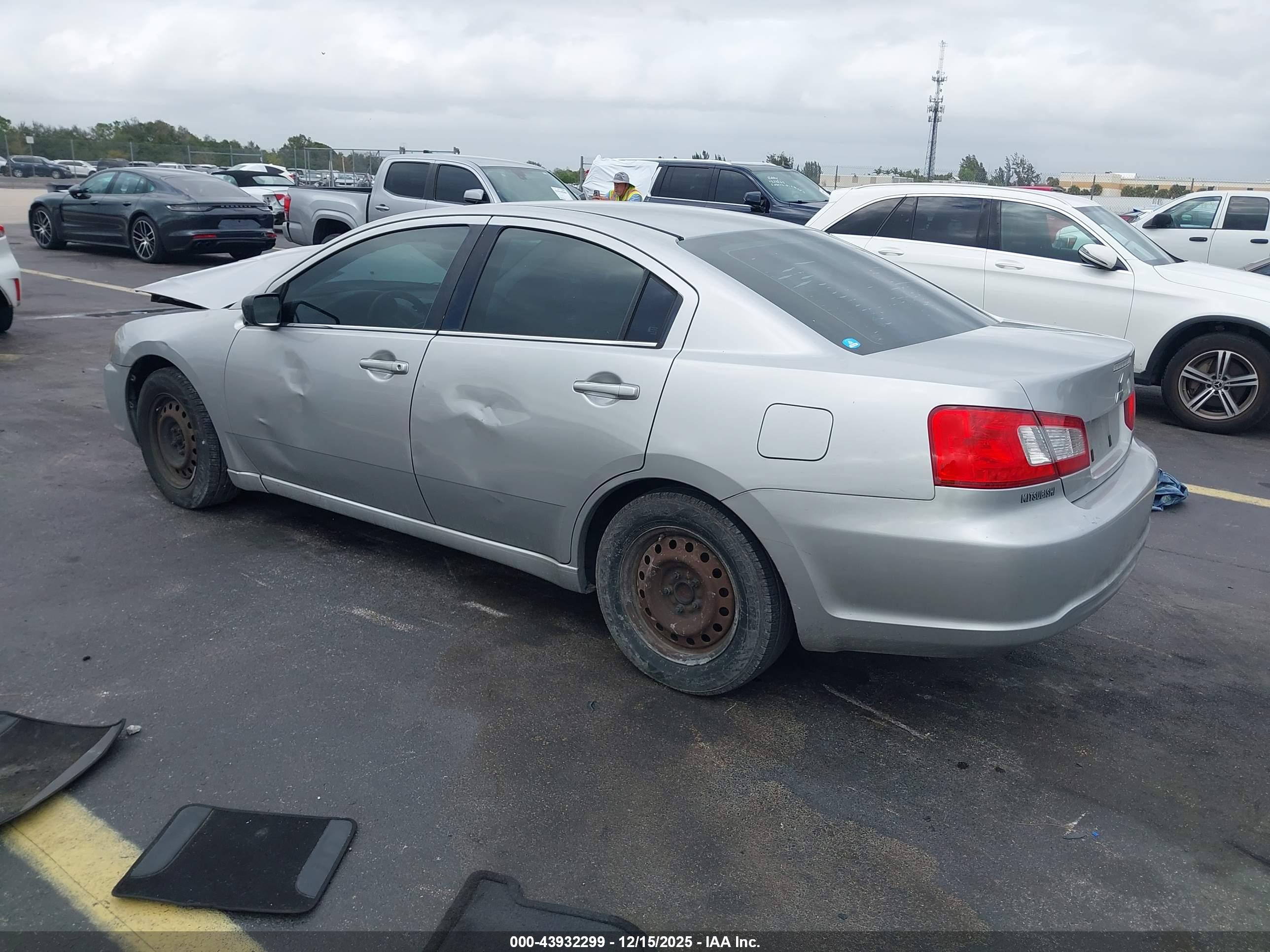 MITSUBISHI GALANT image 3