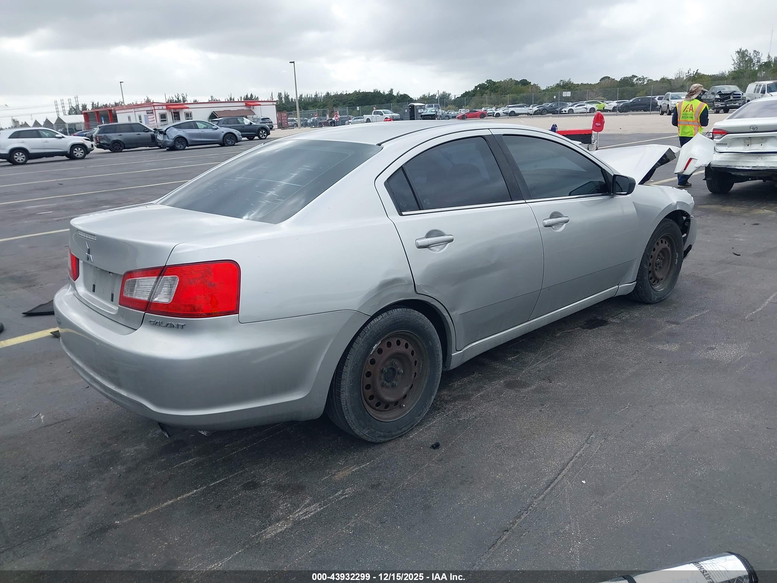 MITSUBISHI GALANT image 4