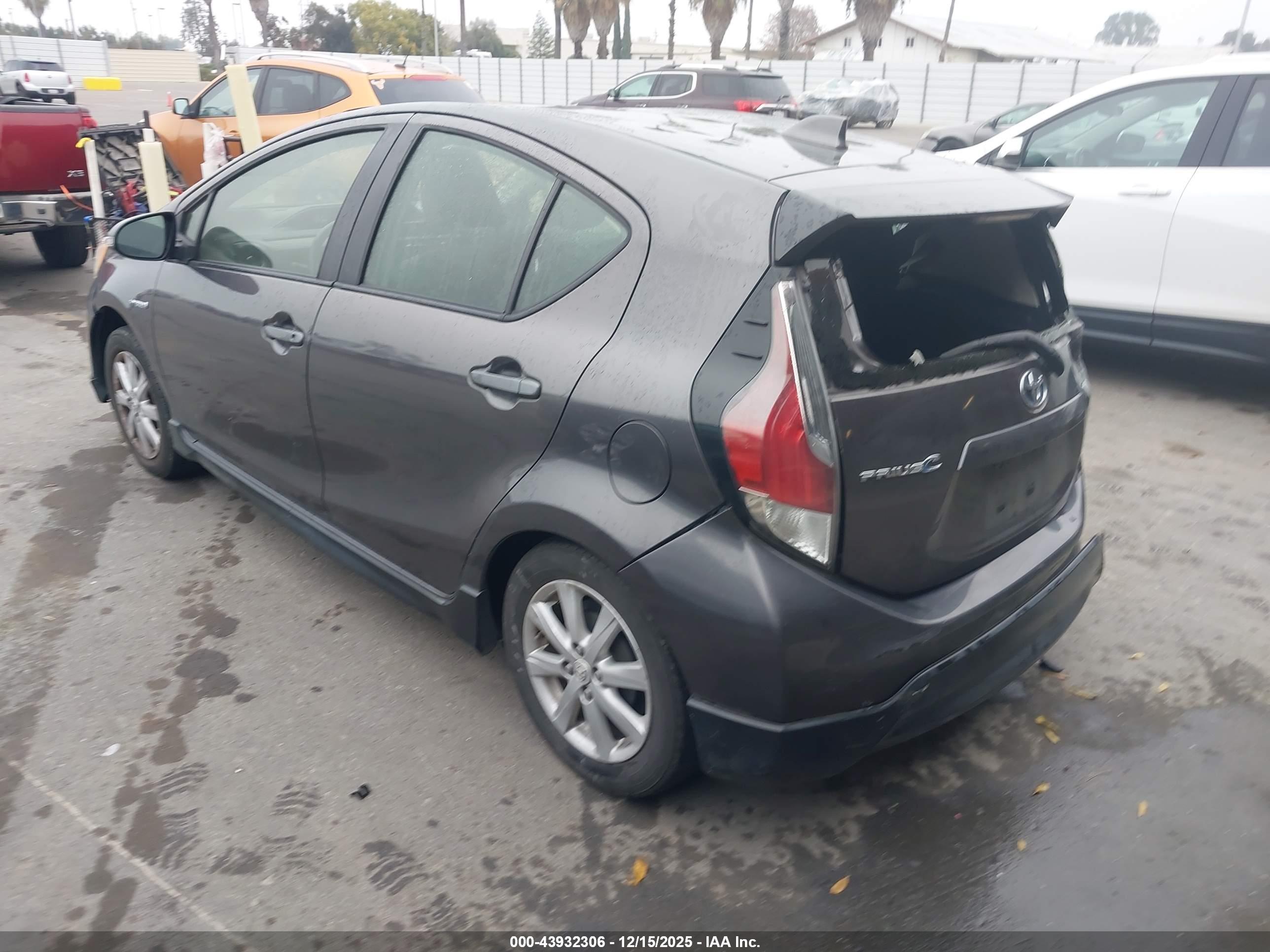 TOYOTA PRIUS image 3