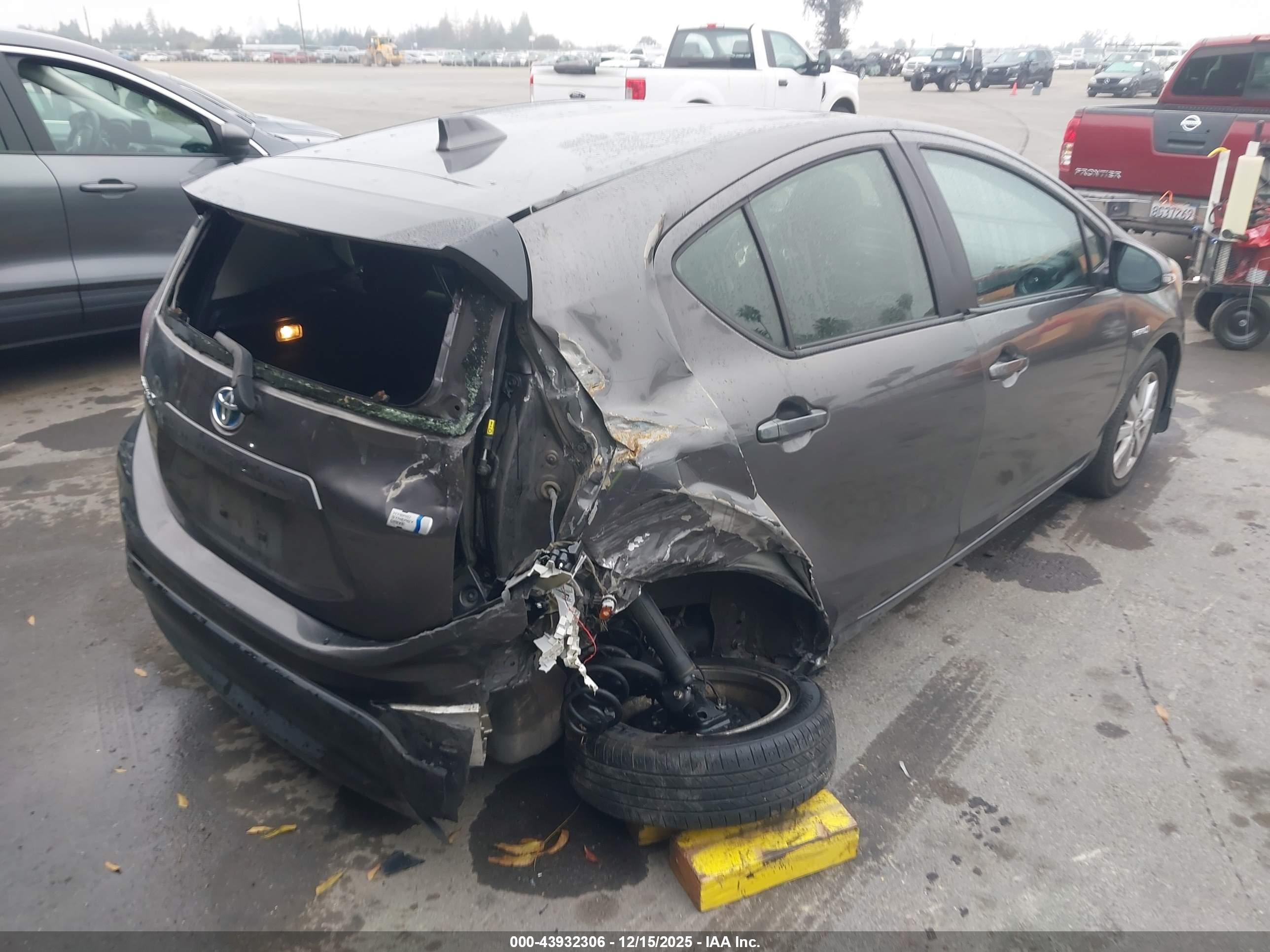 TOYOTA PRIUS image 4