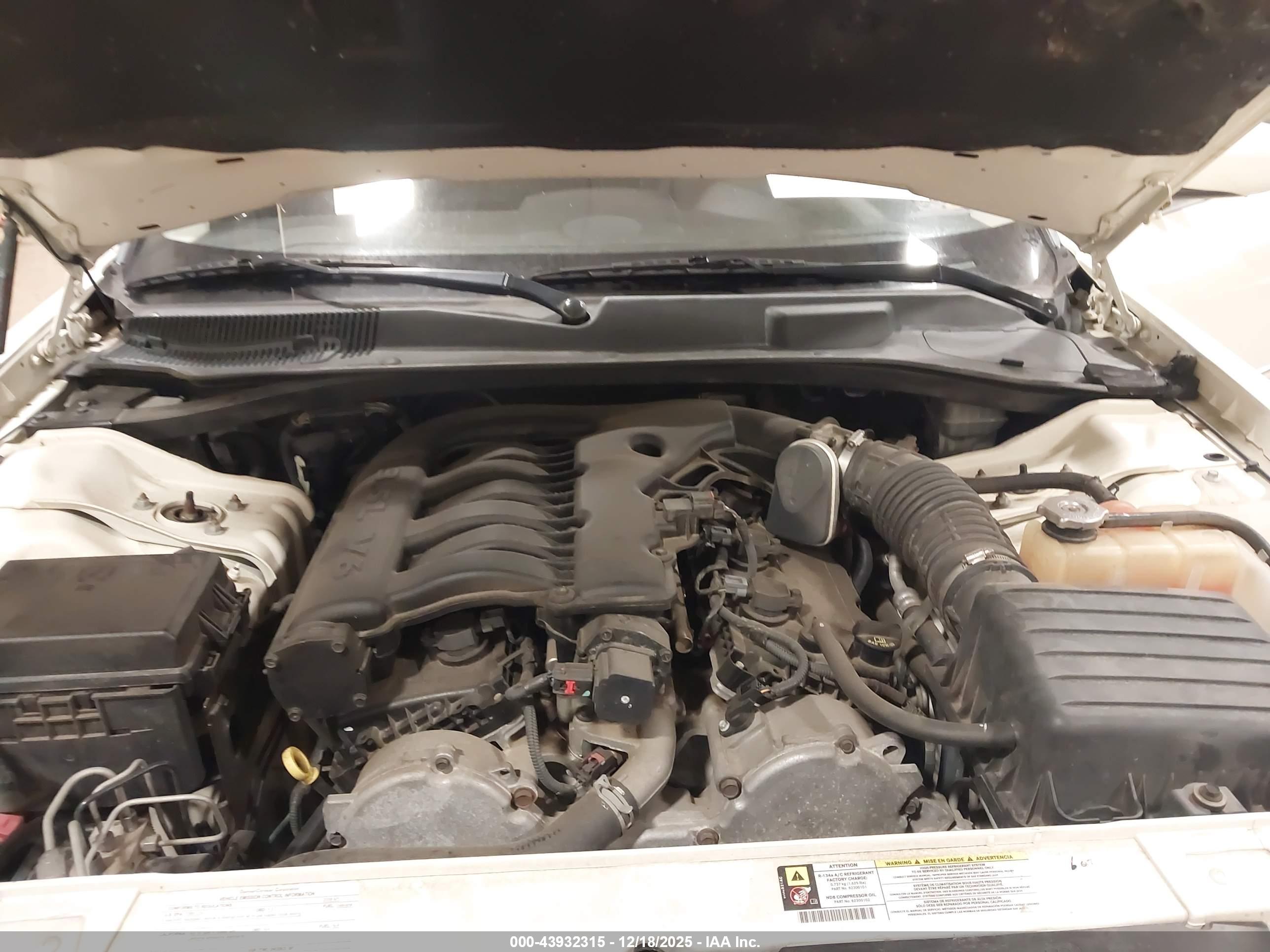 CHRYSLER 300 image 10