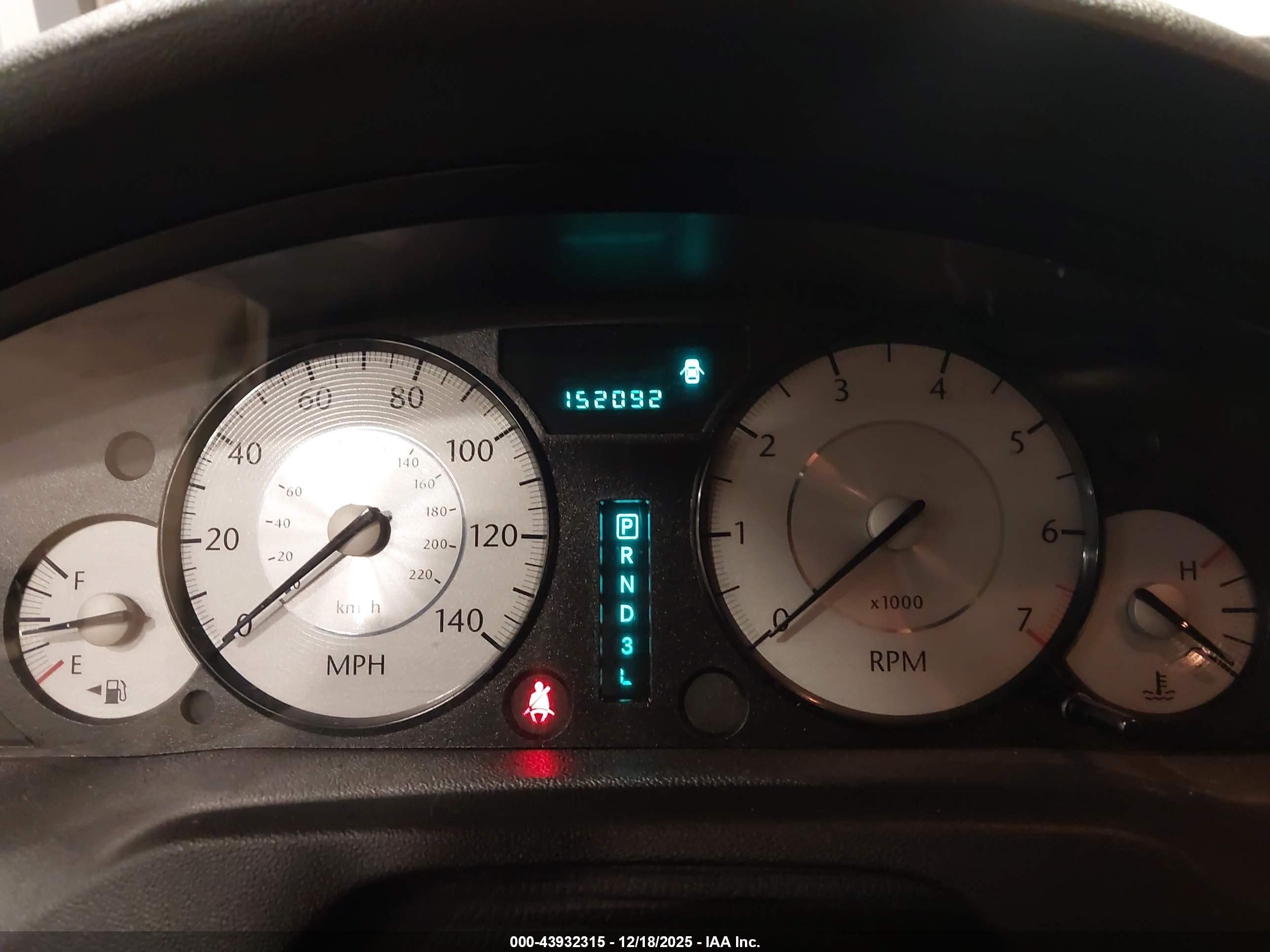 CHRYSLER 300 image 7