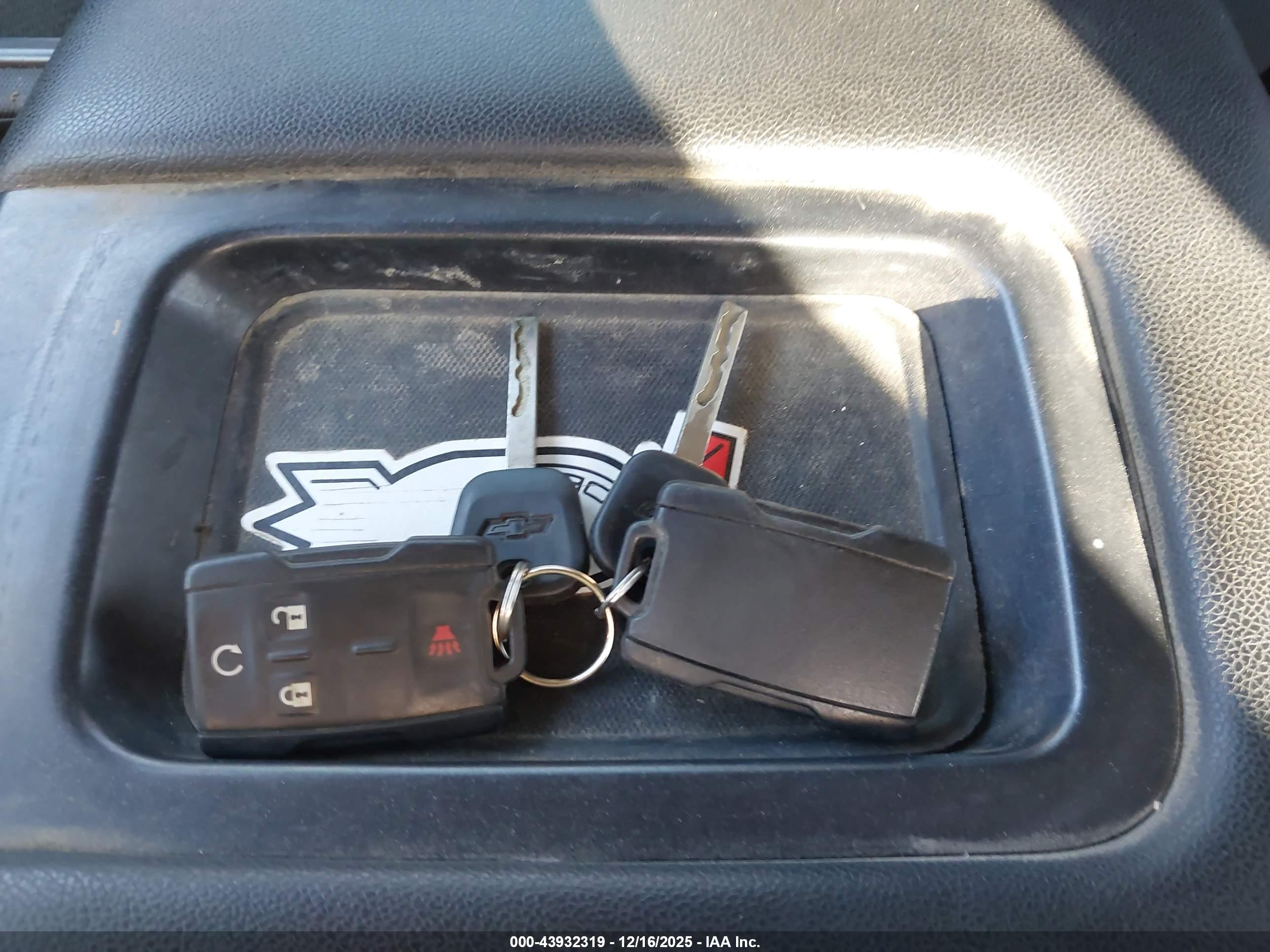 CHEVROLET SILVERADO image 11