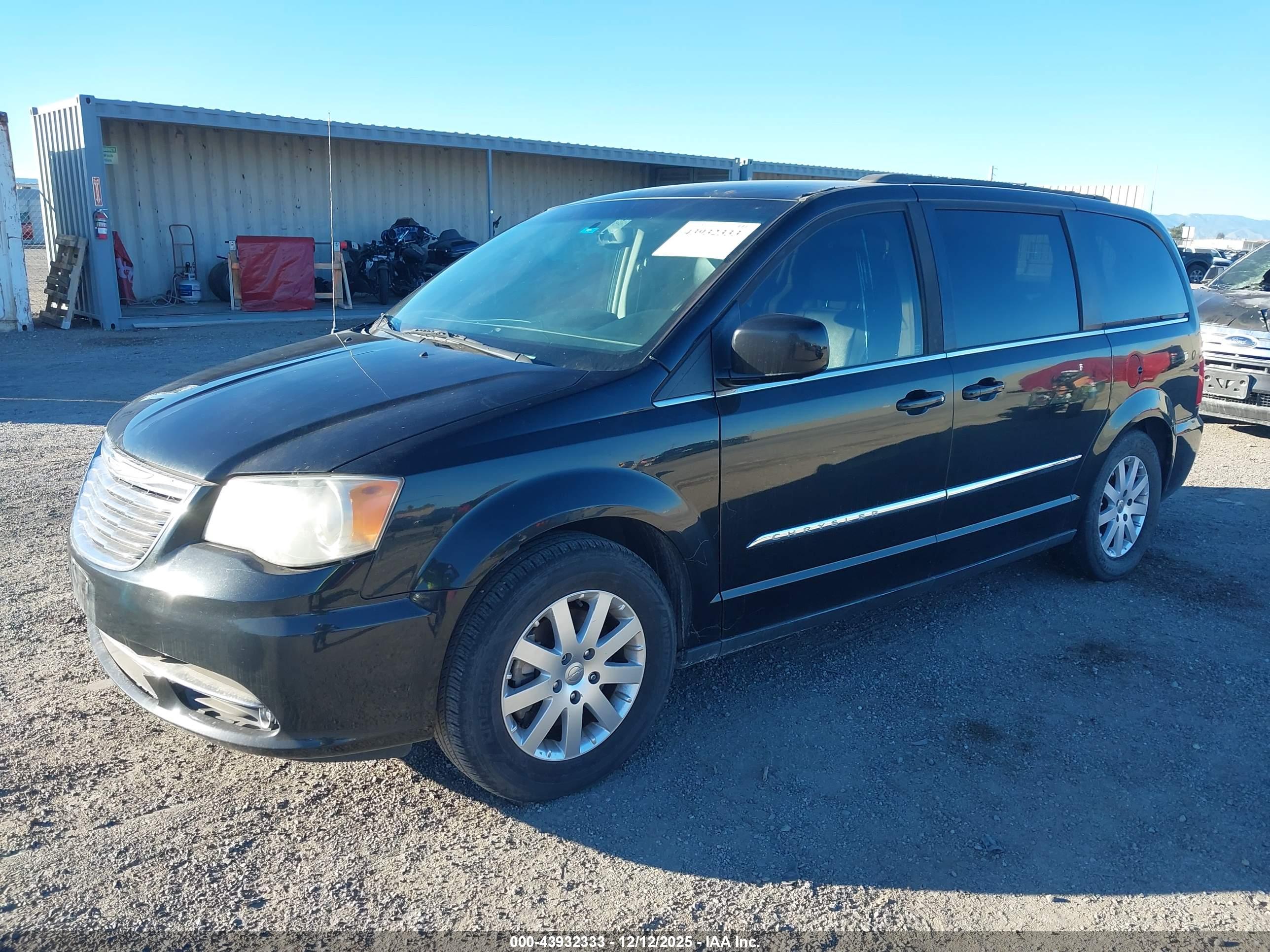 CHRYSLER TOWN image 2