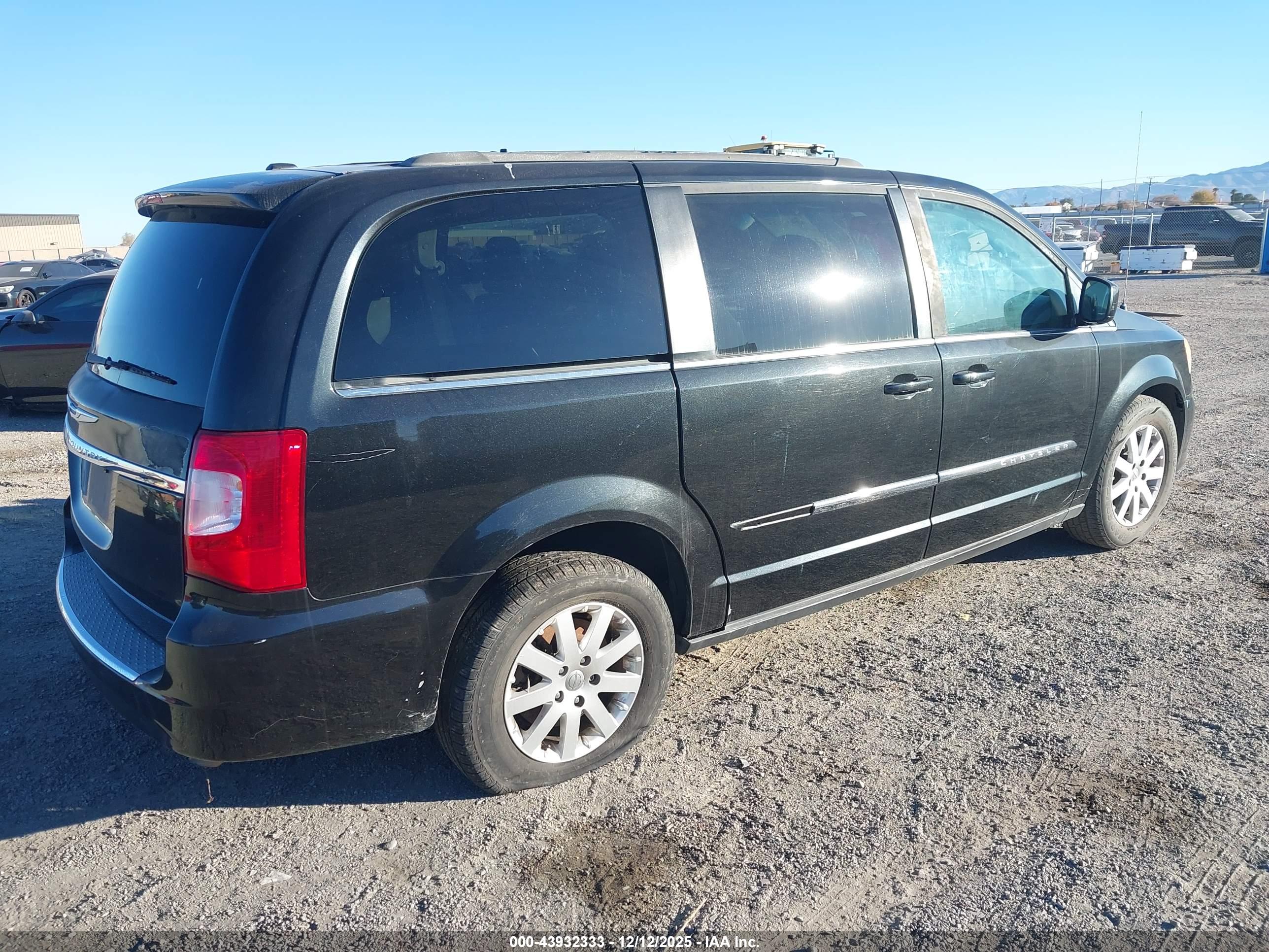CHRYSLER TOWN image 4