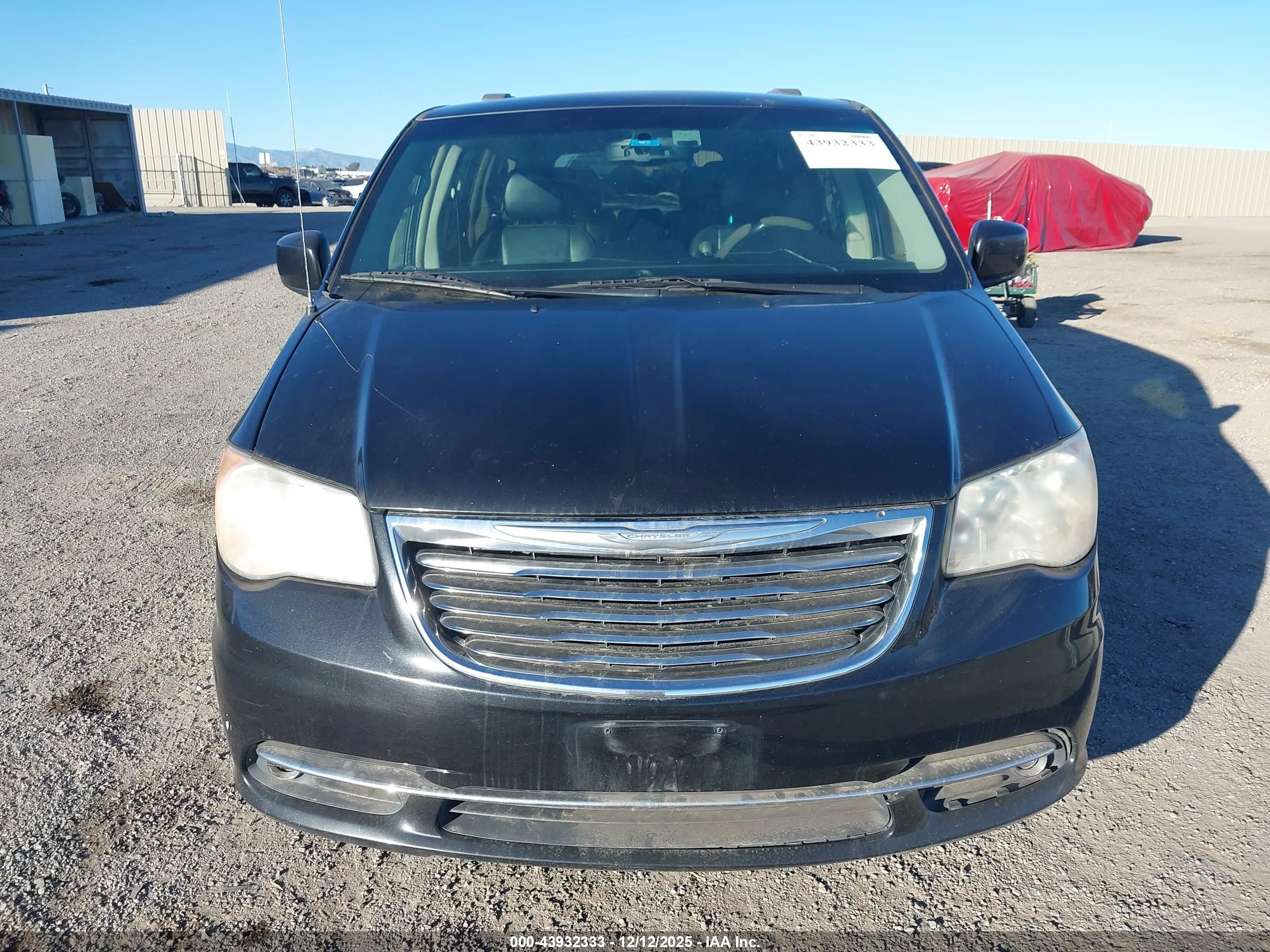CHRYSLER TOWN image 6