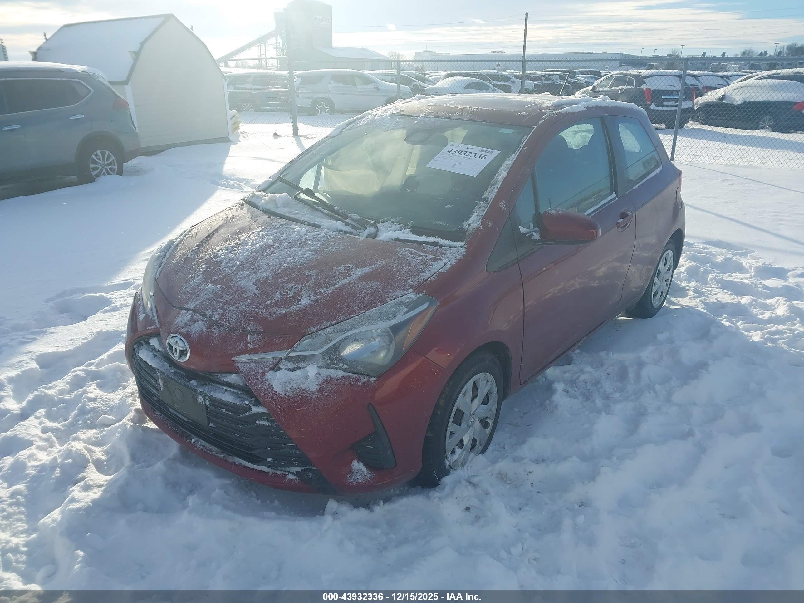 TOYOTA YARIS image 2