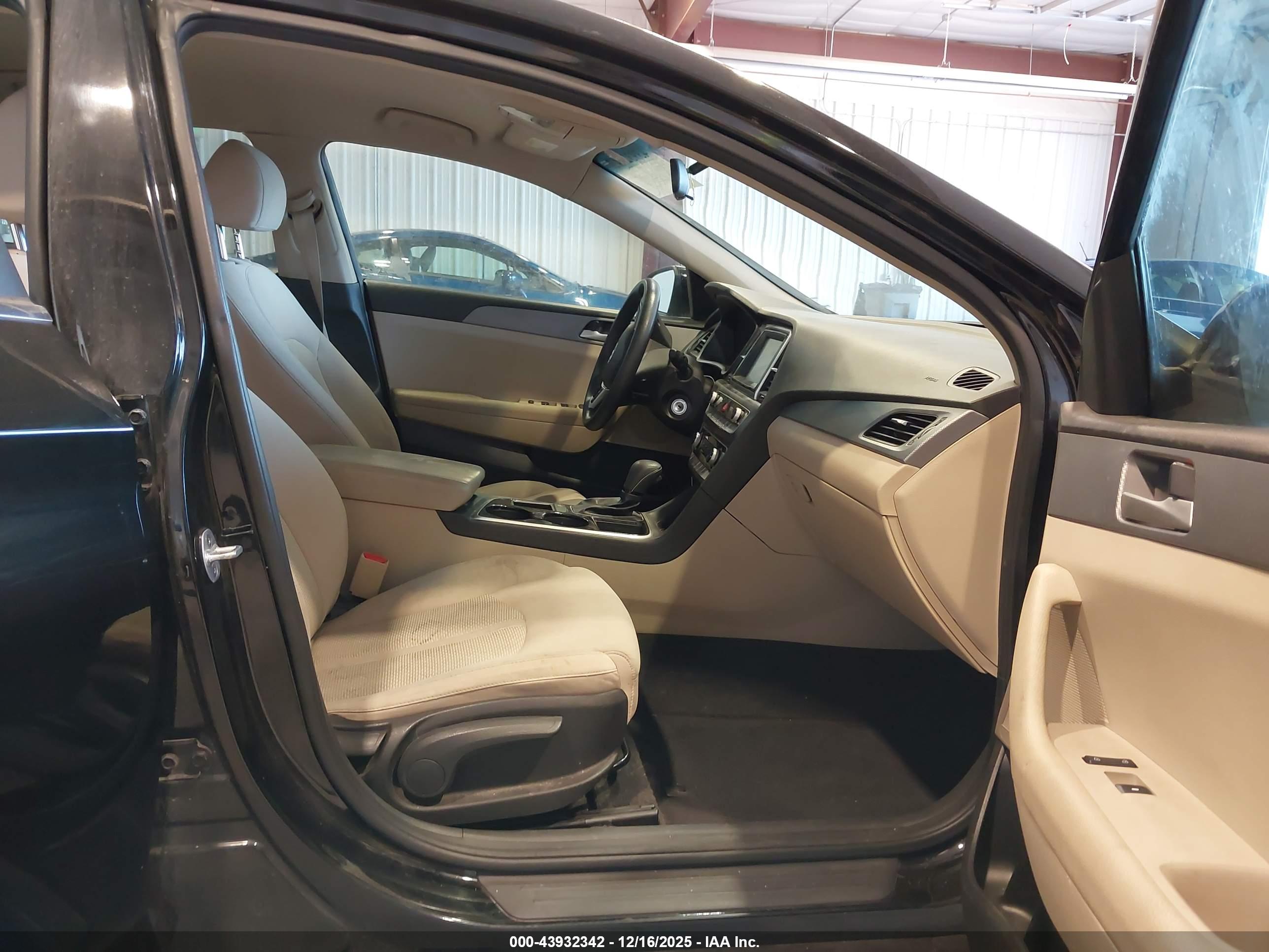 HYUNDAI SONATA image 5