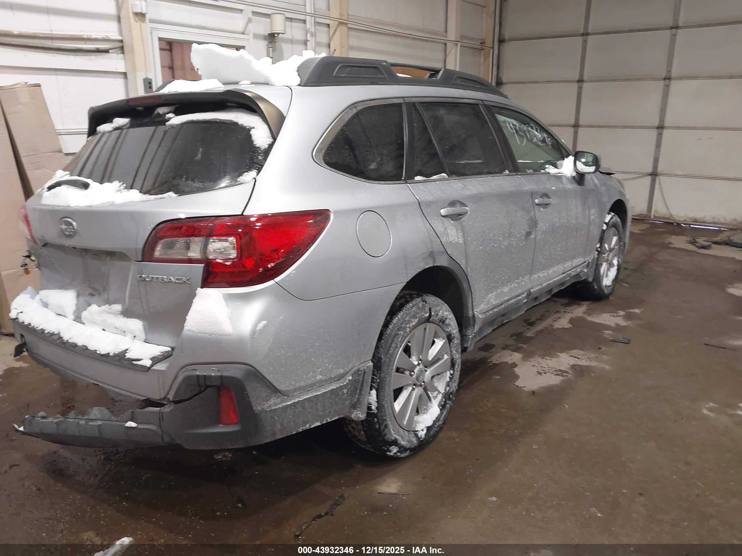 SUBARU OUTBACK image 4