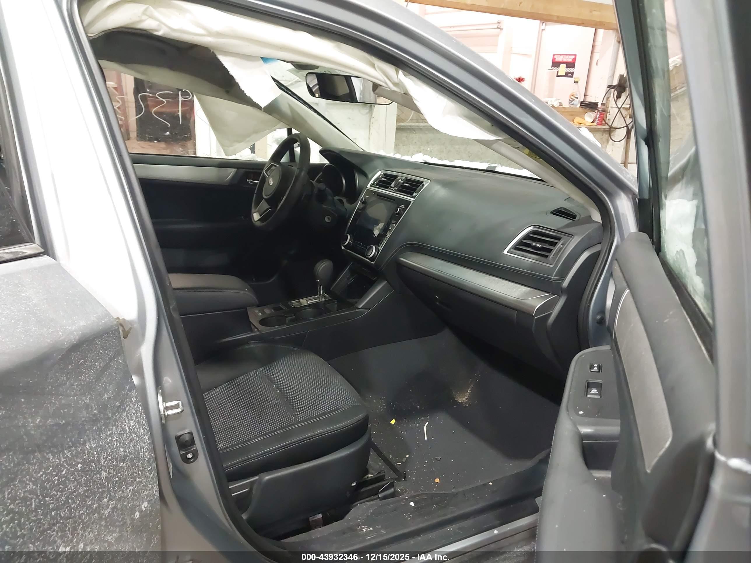 SUBARU OUTBACK image 5