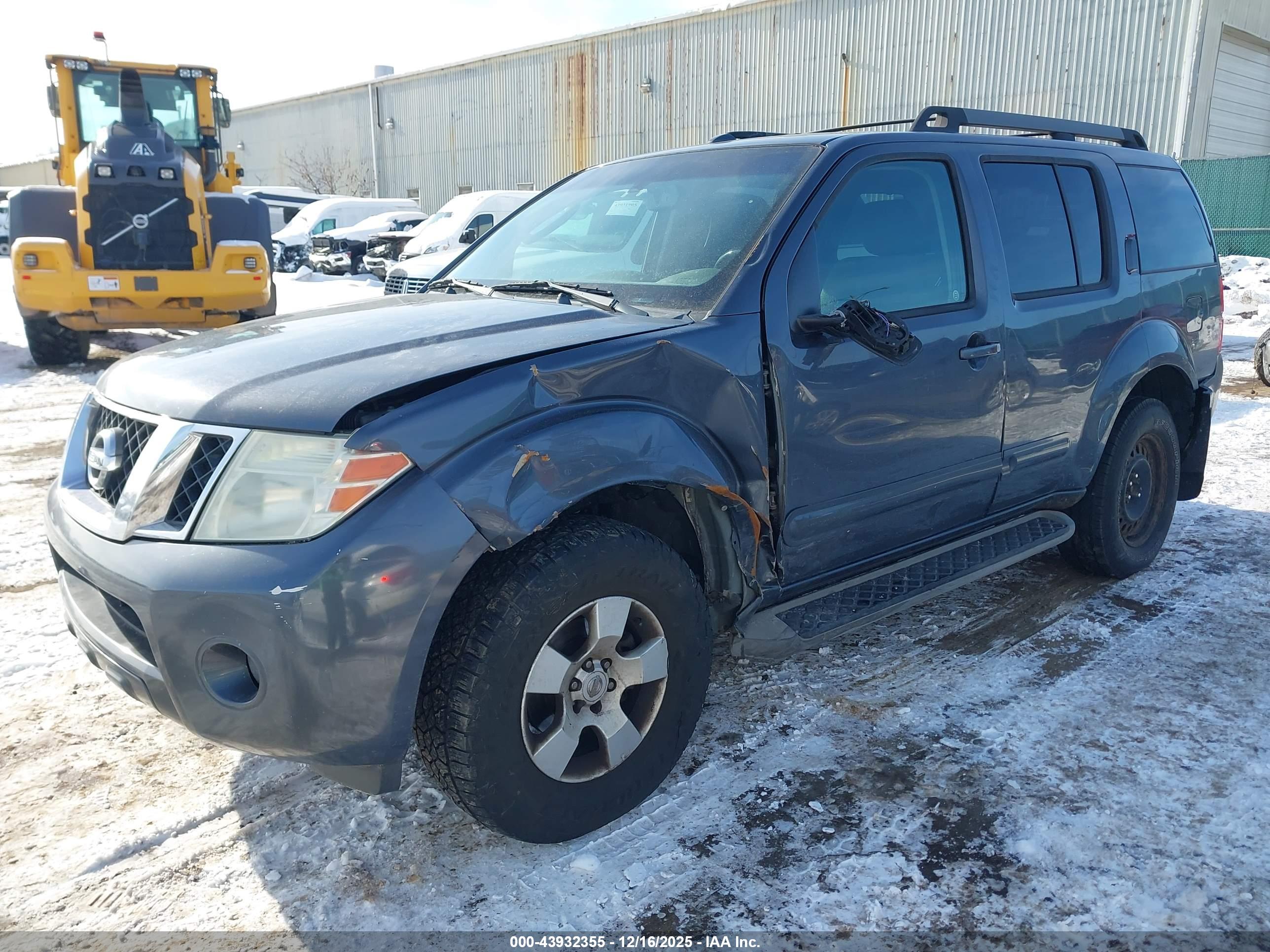 NISSAN PATHFINDER image 2