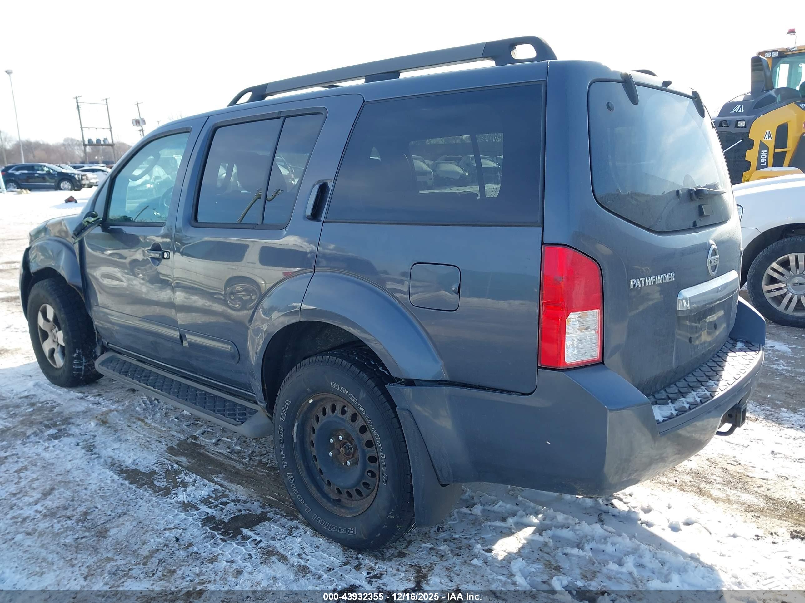 NISSAN PATHFINDER image 3