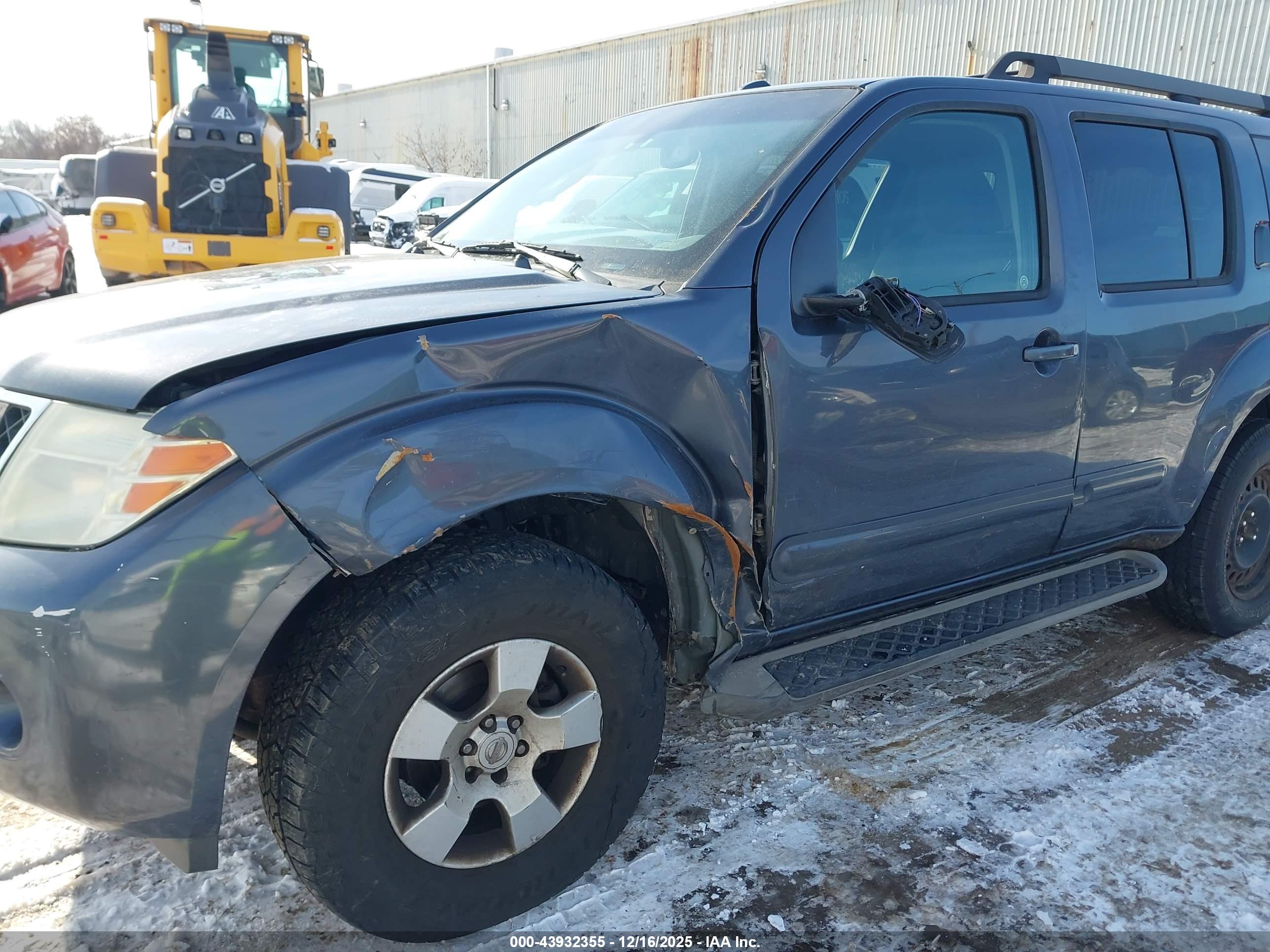 NISSAN PATHFINDER image 6