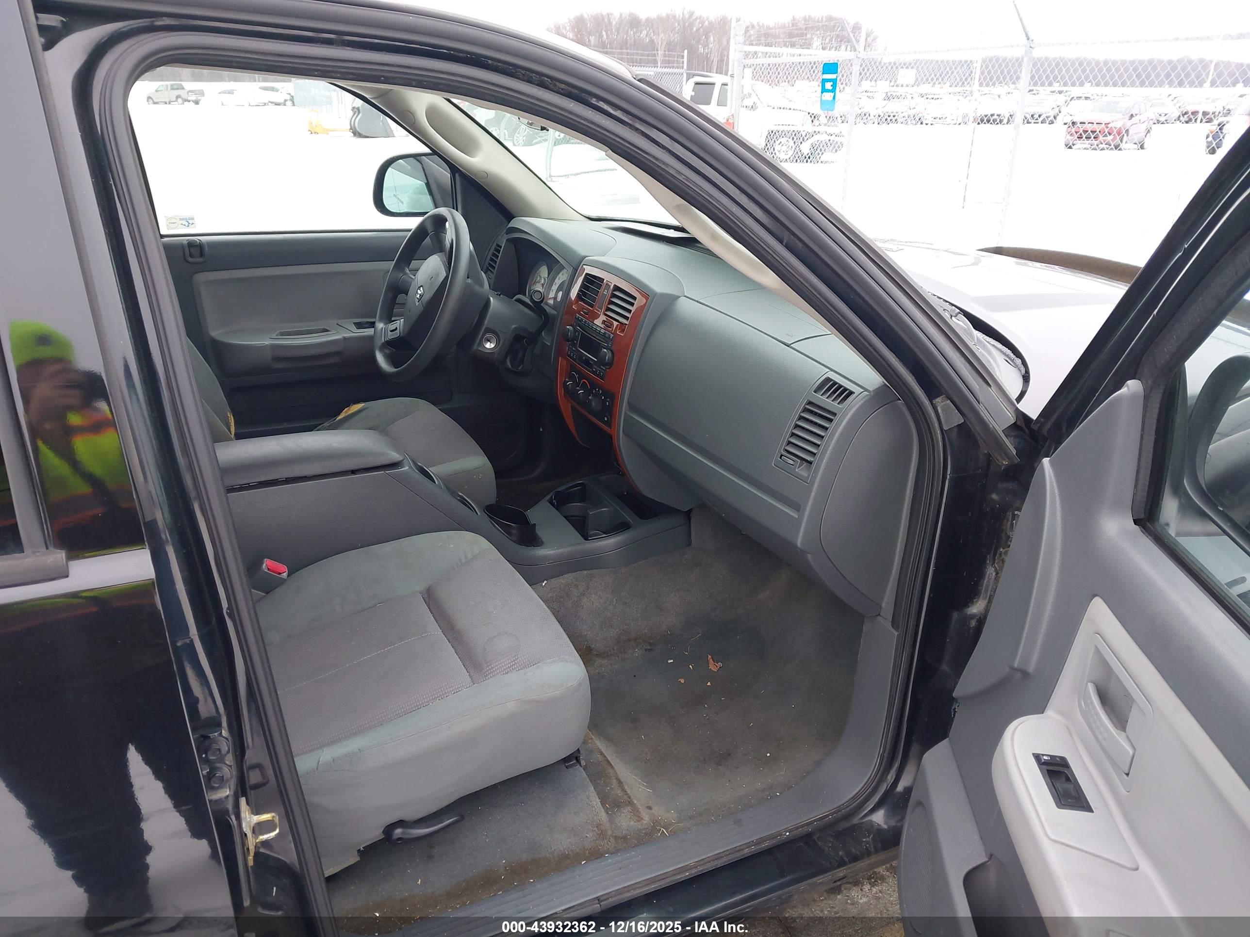 DODGE DAKOTA image 5