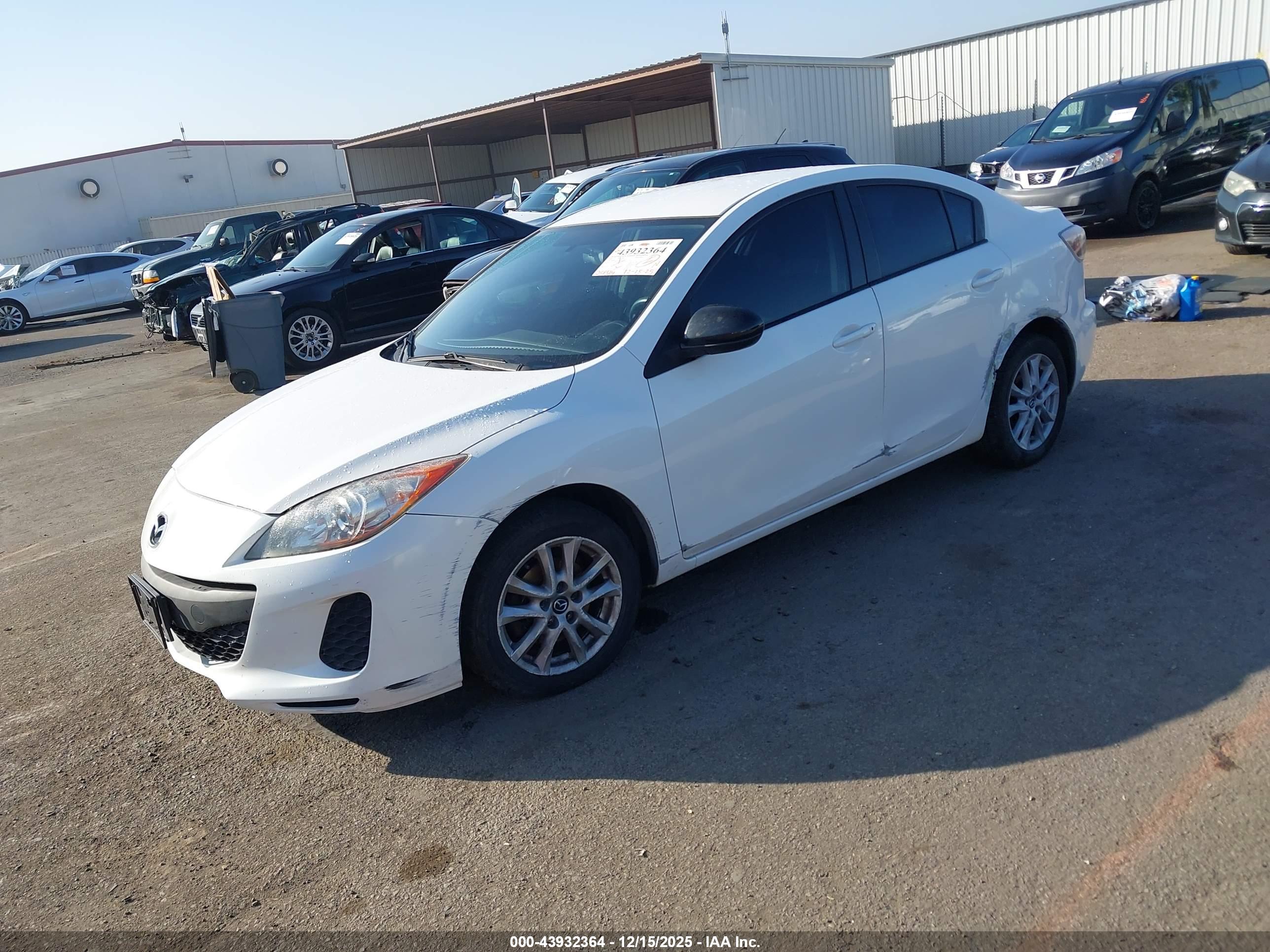 MAZDA MAZDA3 image 2