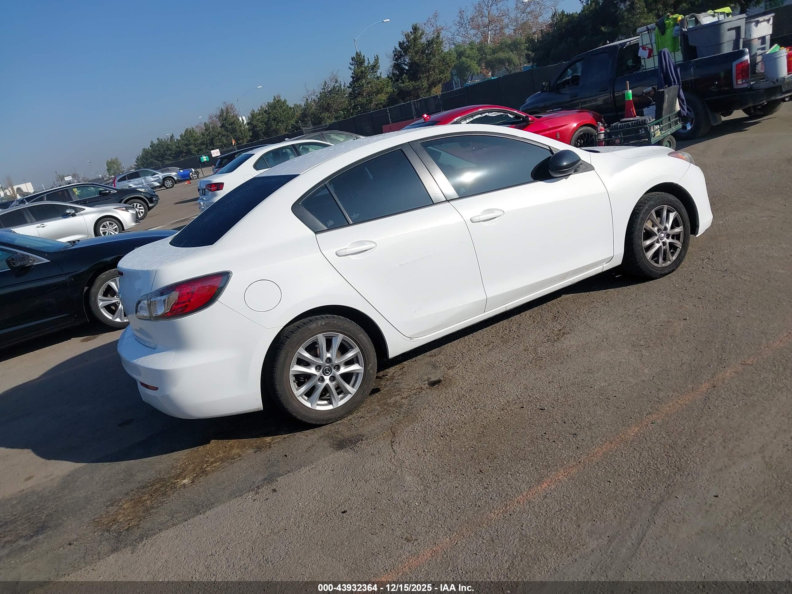 MAZDA MAZDA3 image 4