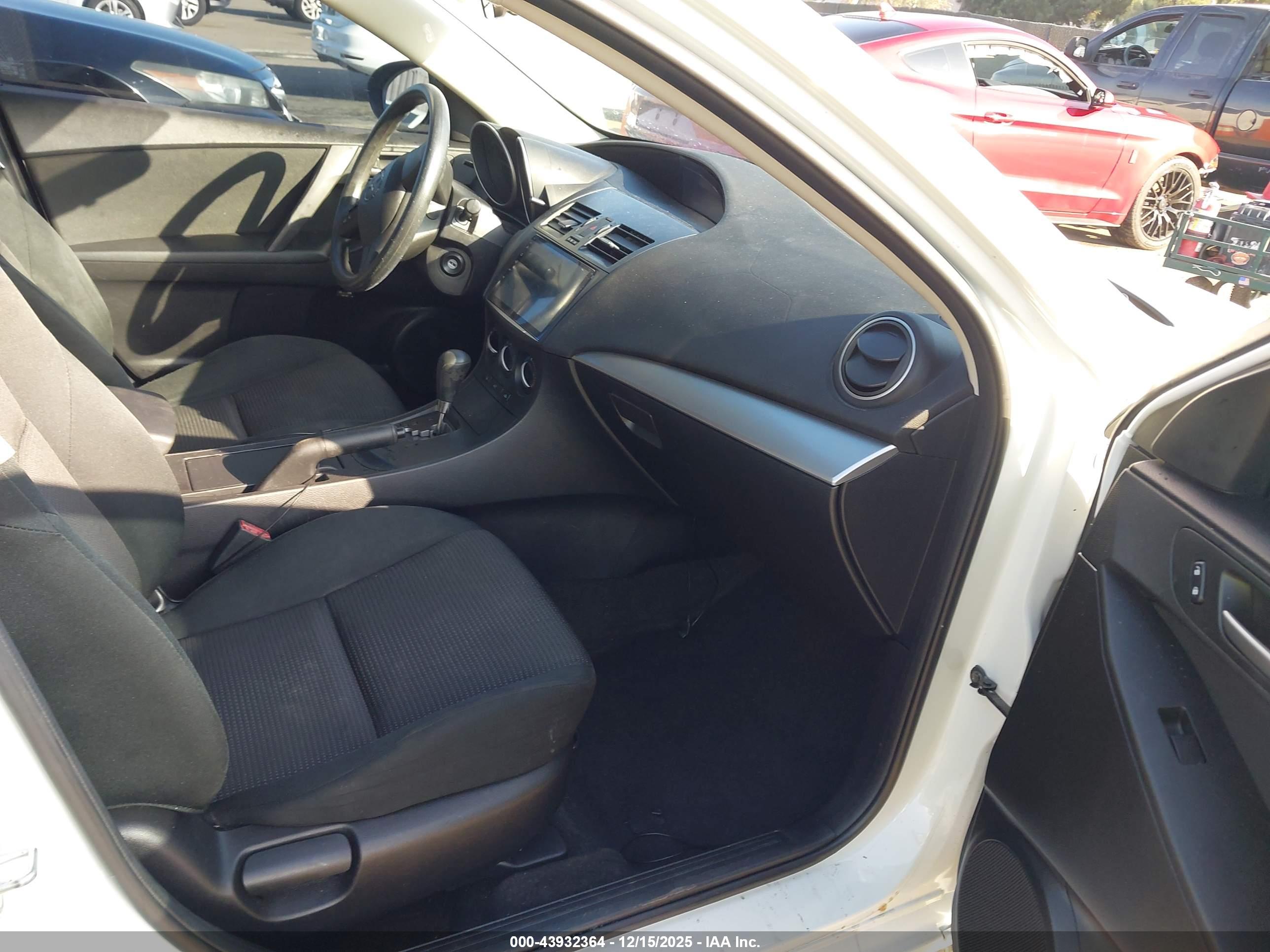 MAZDA MAZDA3 image 5