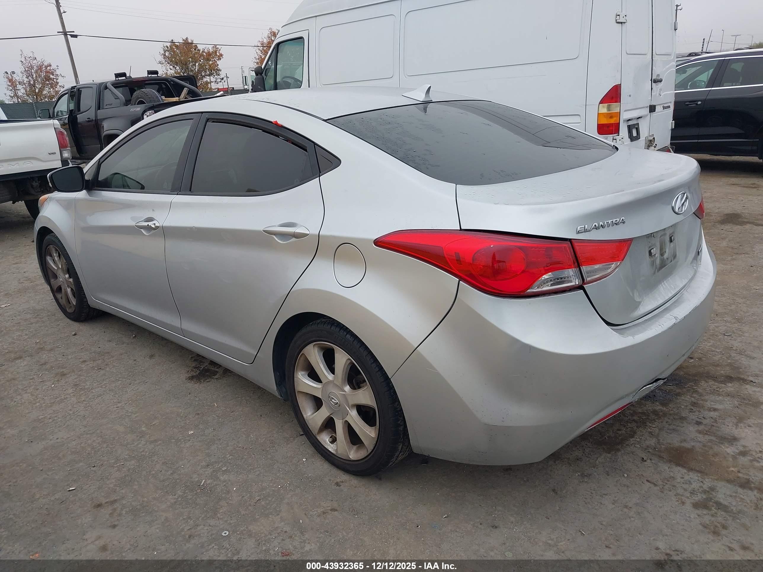 HYUNDAI ELANTRA image 3
