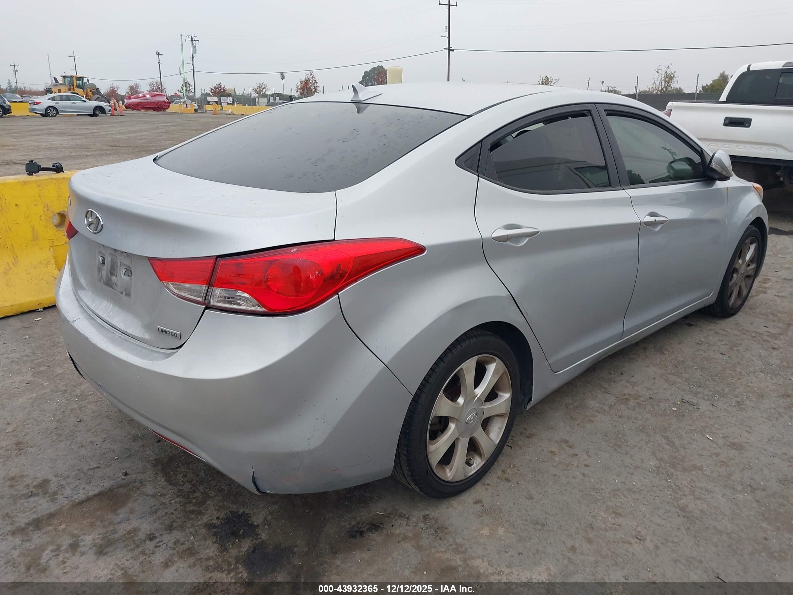 HYUNDAI ELANTRA image 4