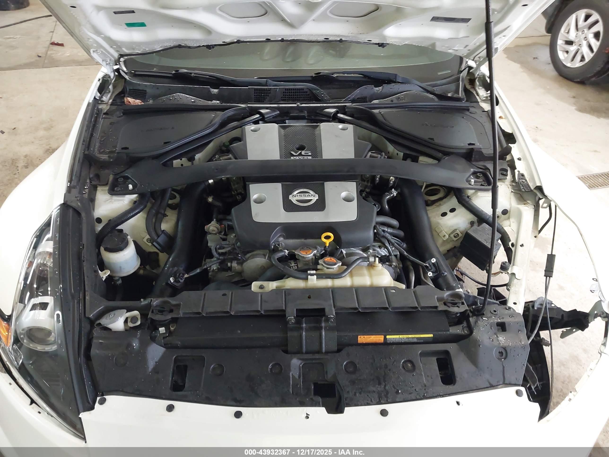 NISSAN 370Z image 10