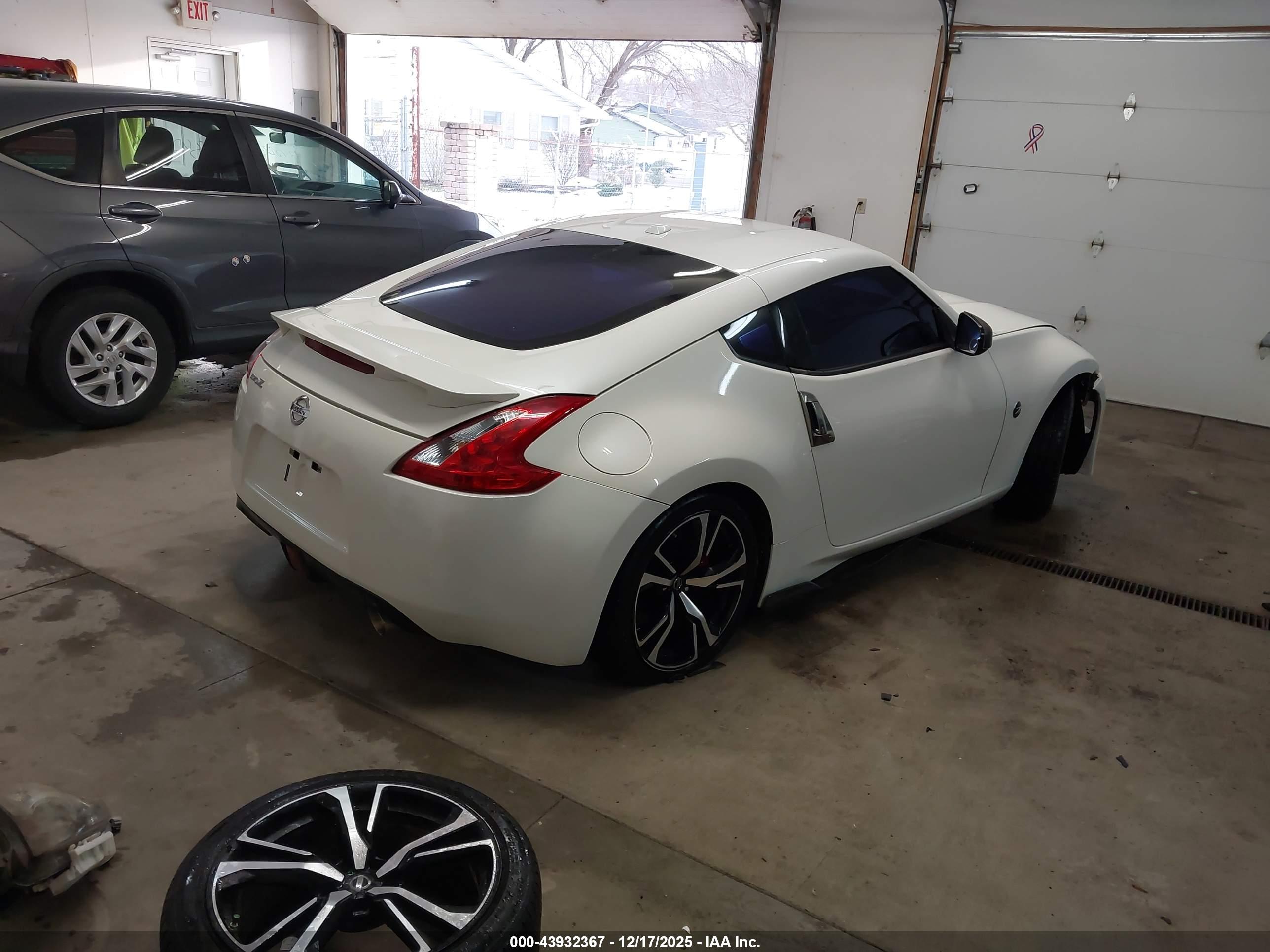 NISSAN 370Z image 4