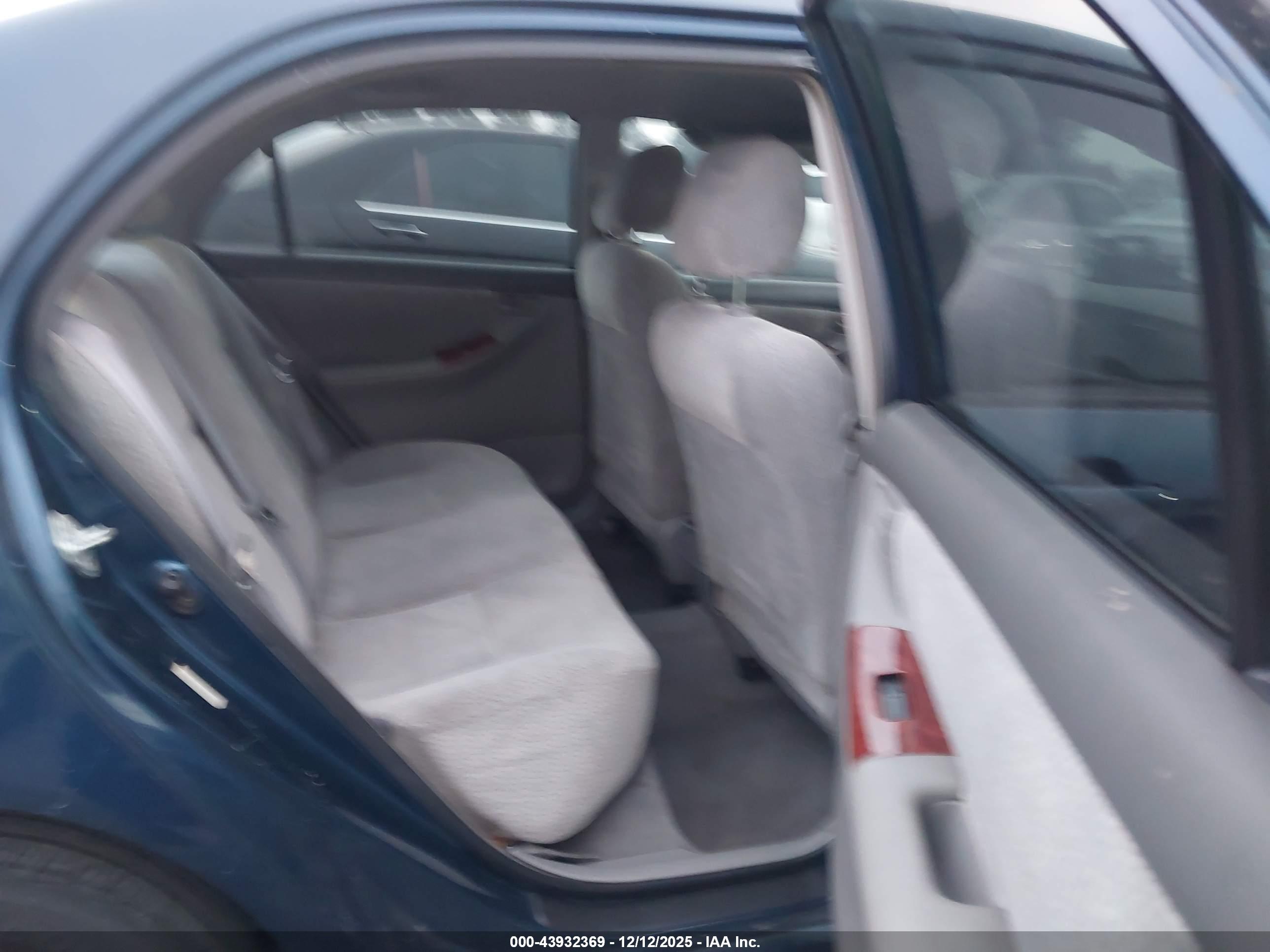 TOYOTA COROLLA image 8