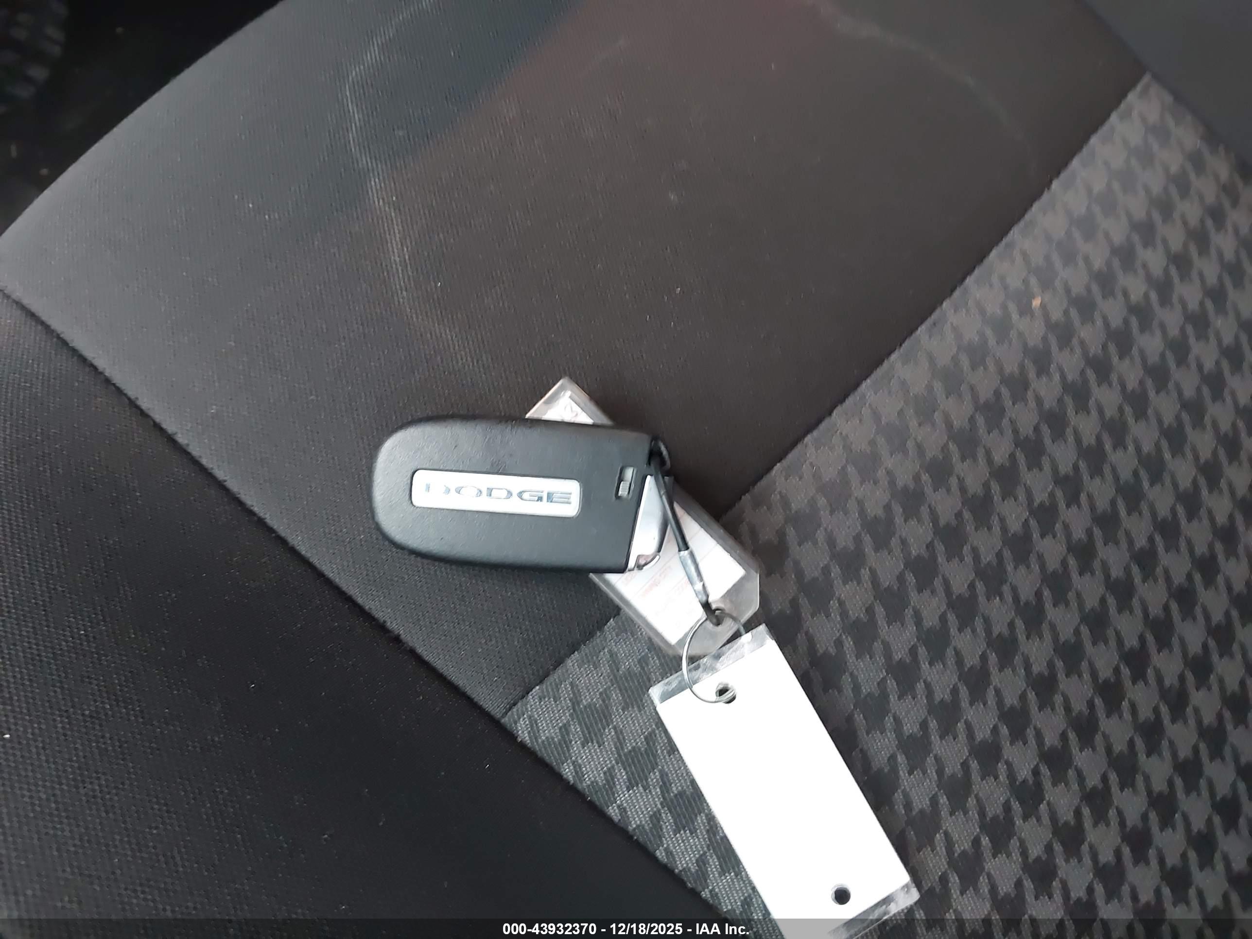 DODGE CHALLENGER image 11