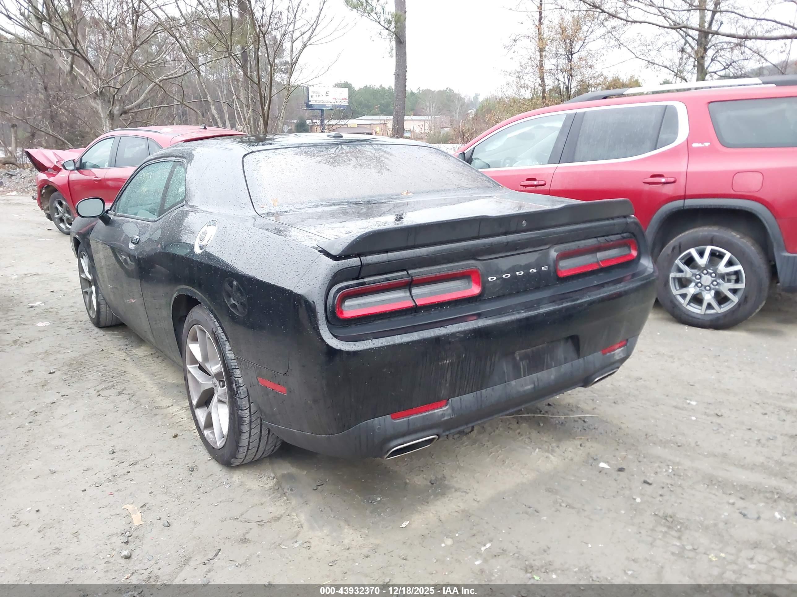 DODGE CHALLENGER image 3
