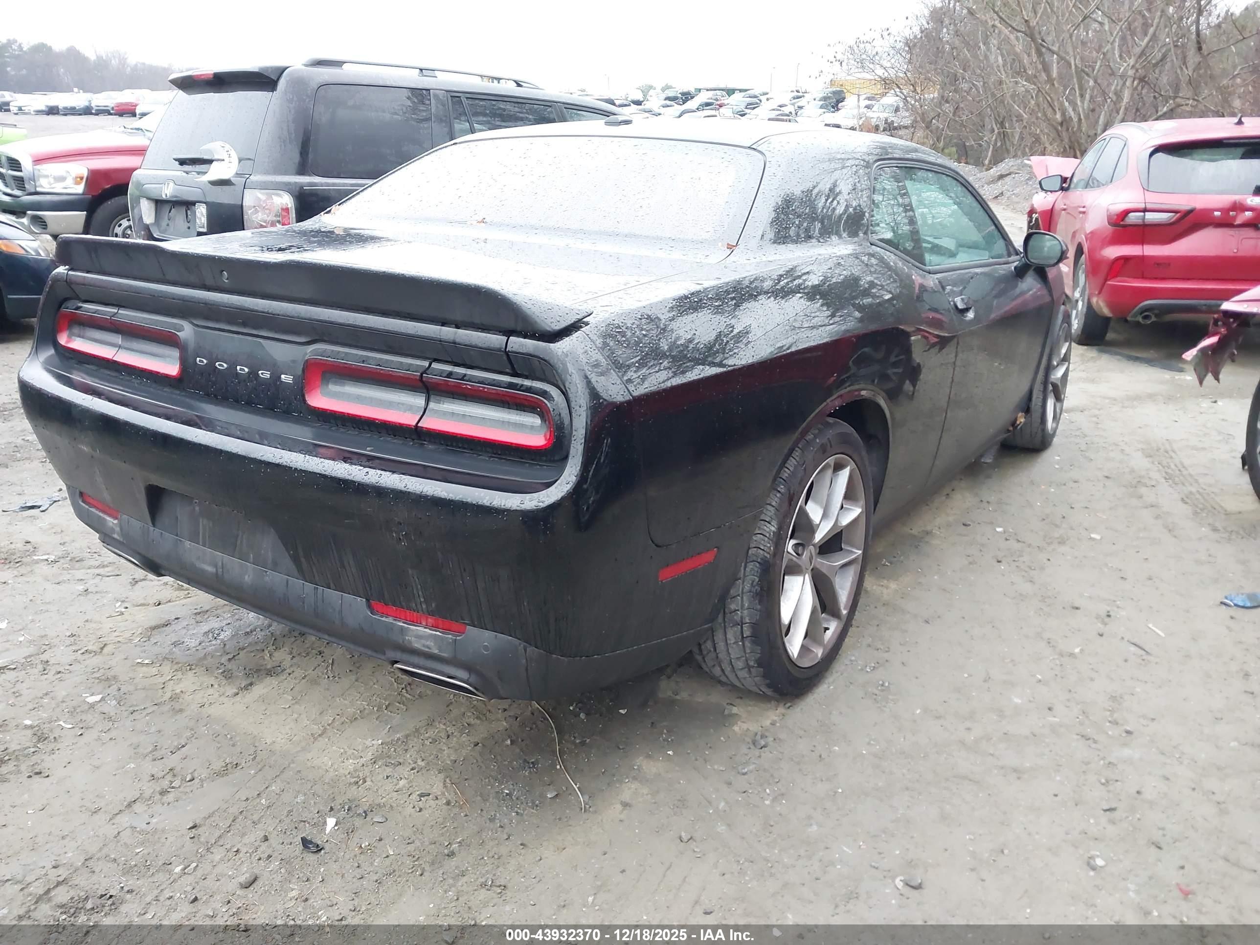 DODGE CHALLENGER image 4