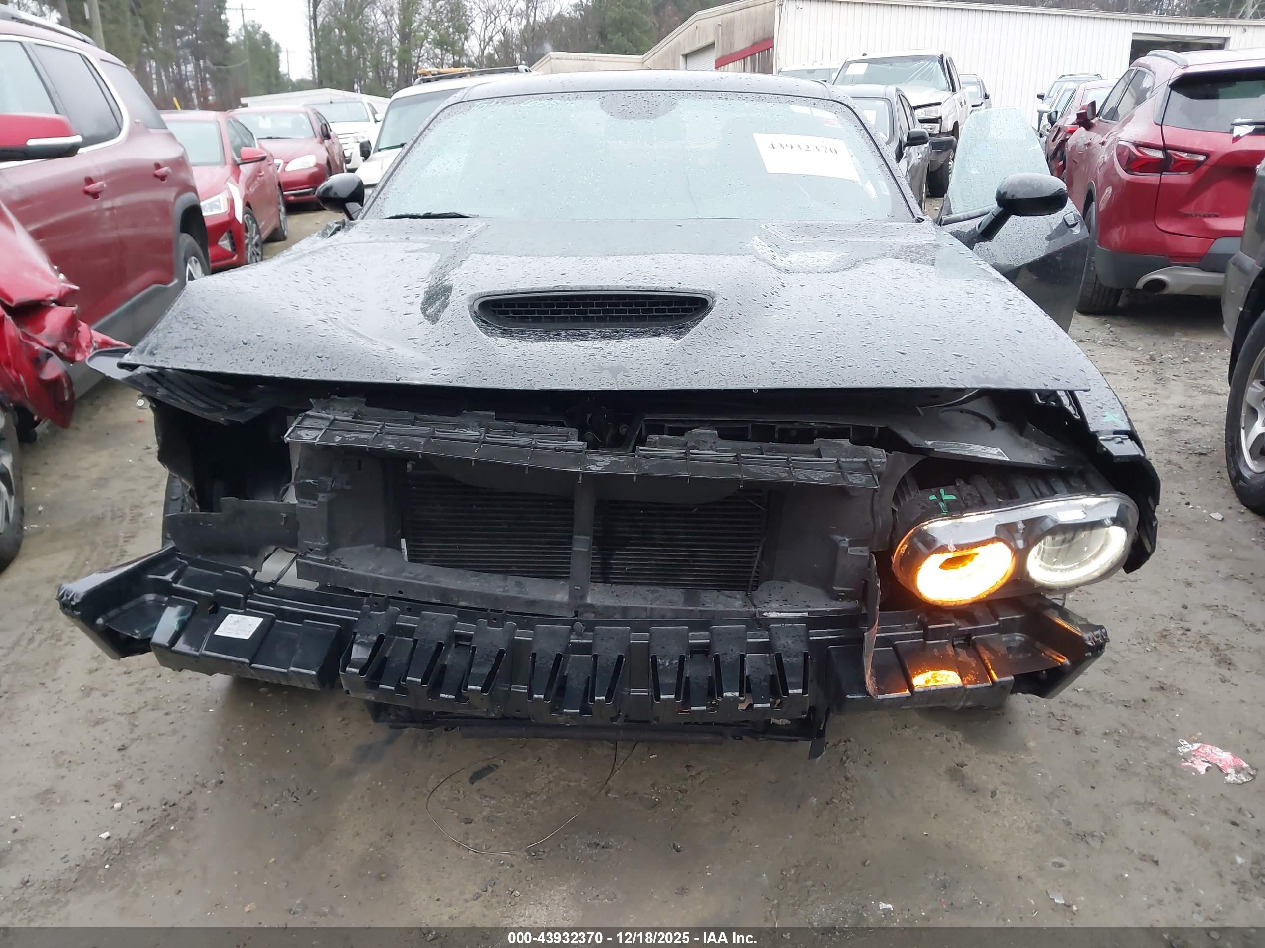 DODGE CHALLENGER image 6