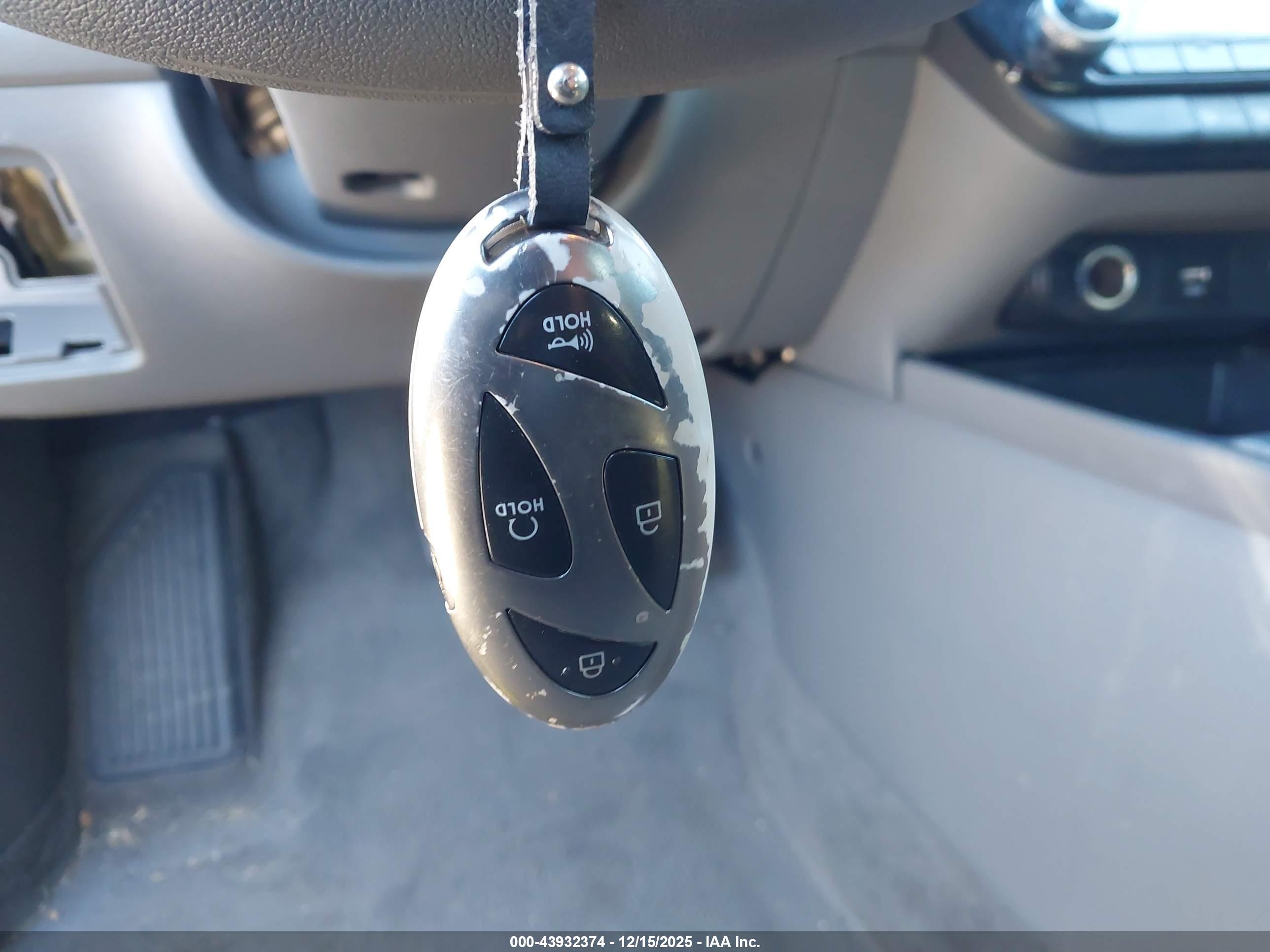 HYUNDAI ELANTRA image 11