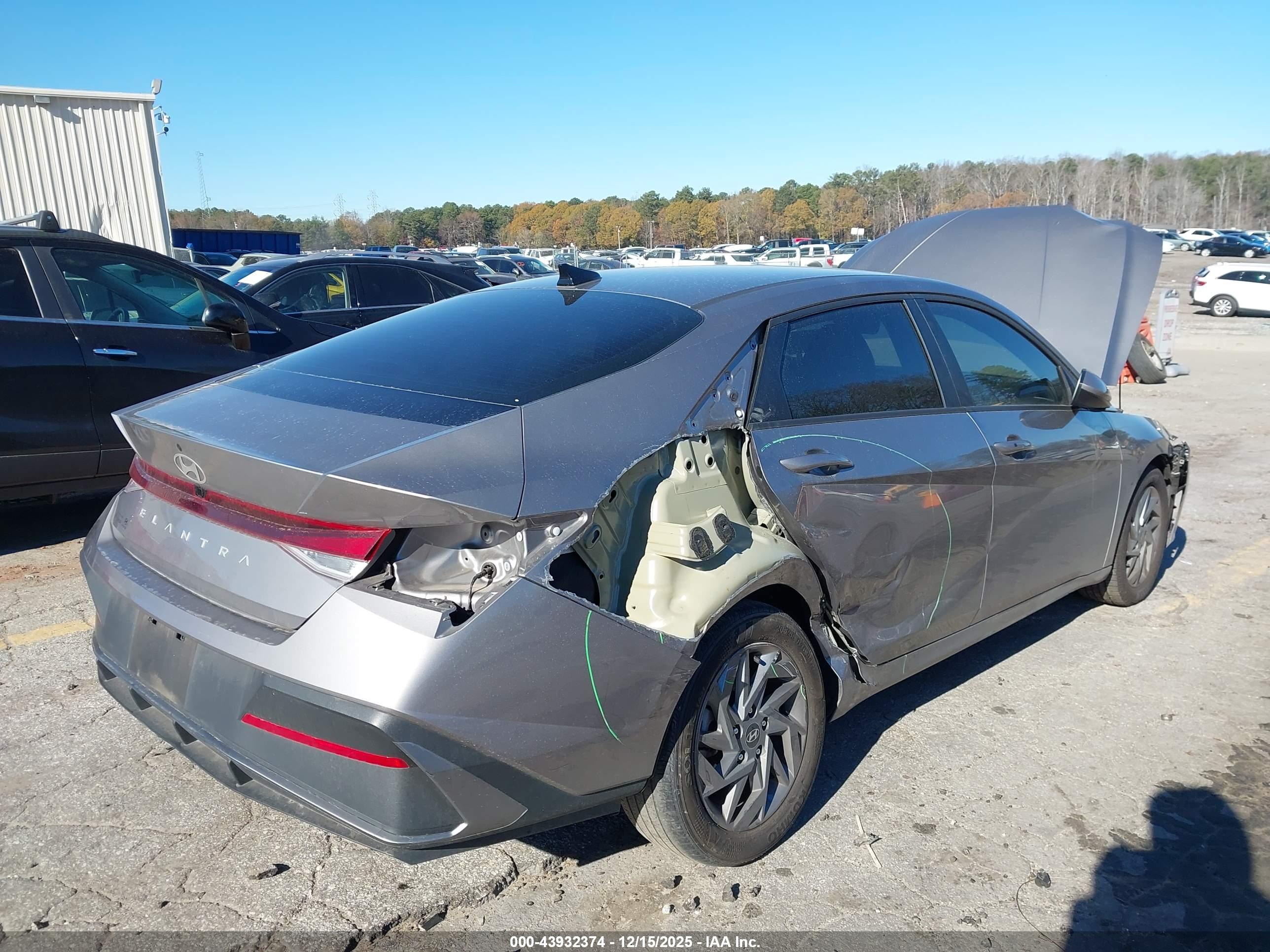 HYUNDAI ELANTRA image 6