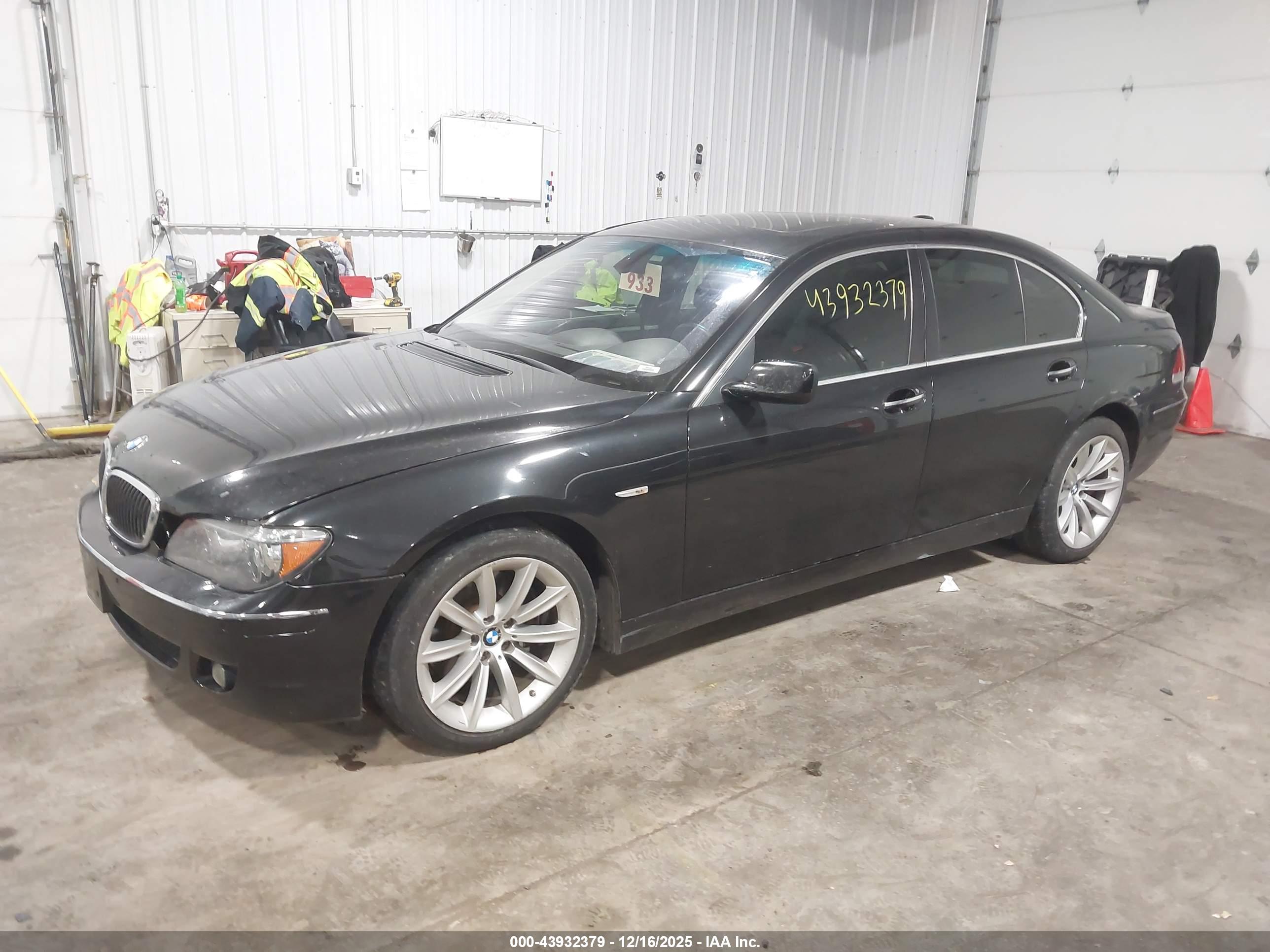 BMW 750I image 2