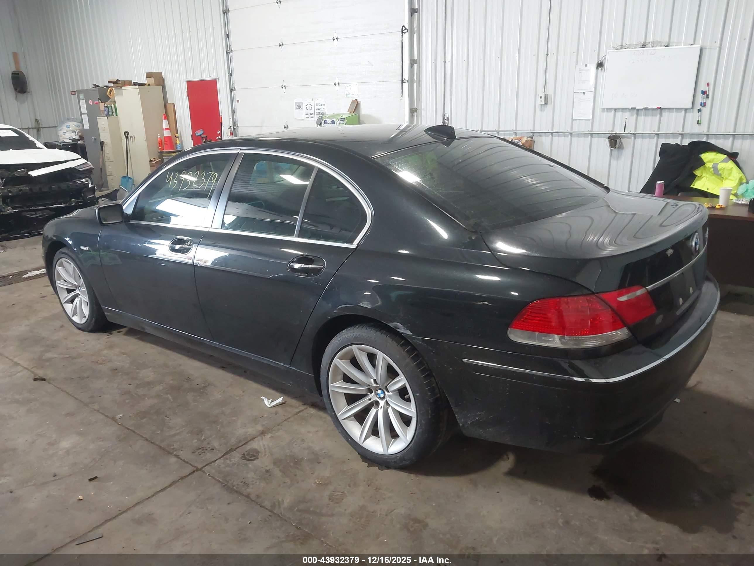 BMW 750I image 3