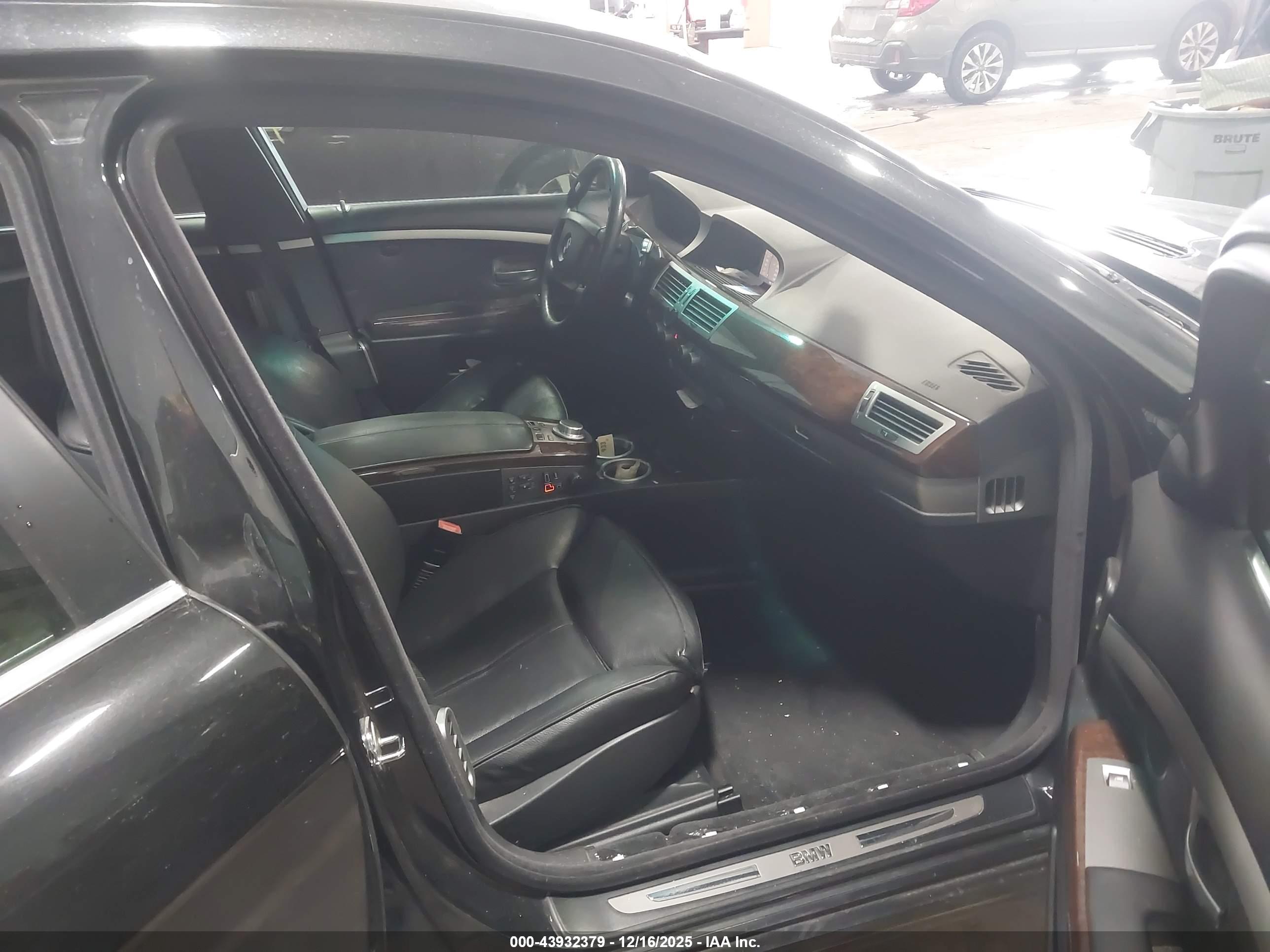 BMW 750I image 5