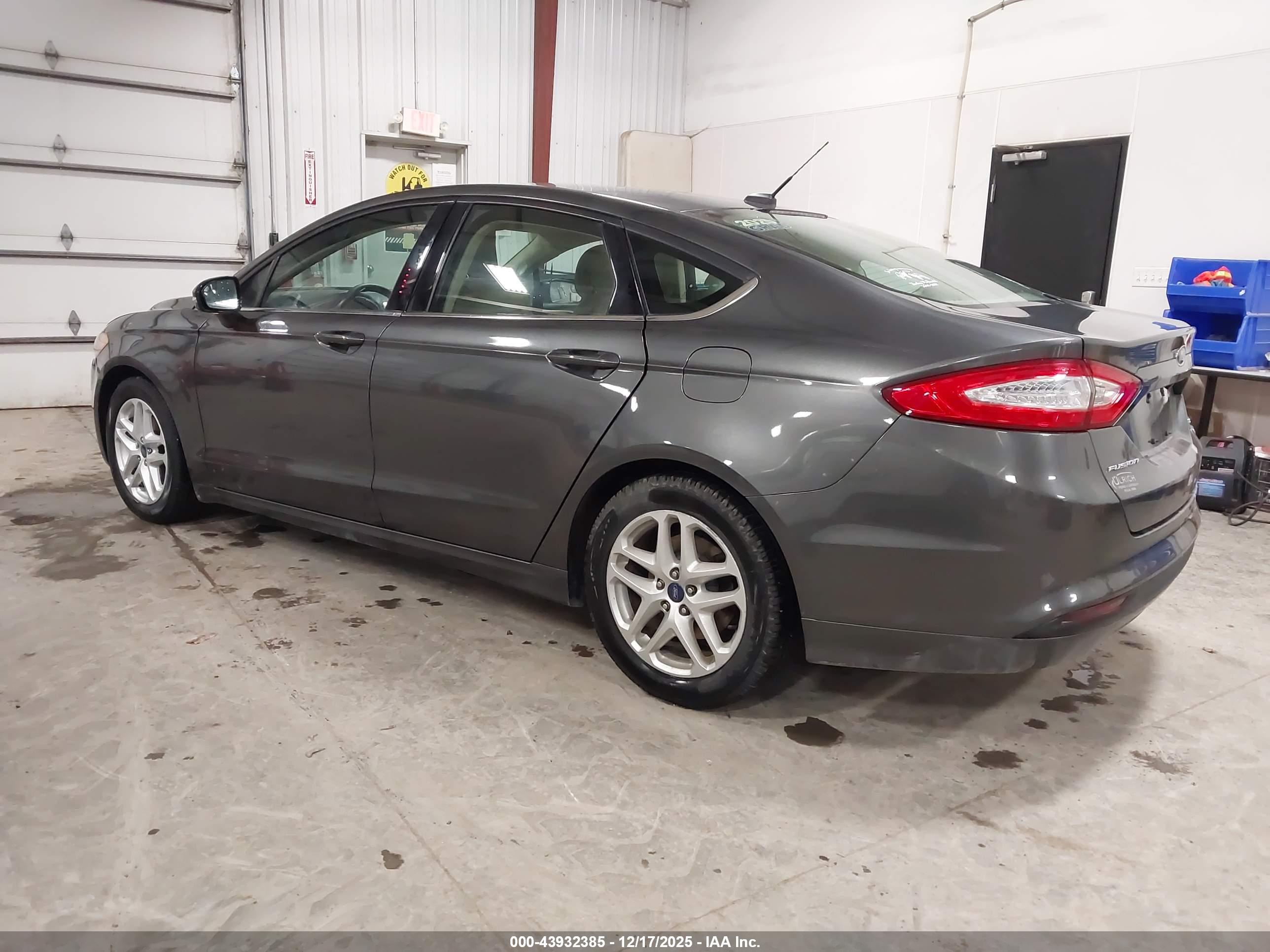 FORD FUSION image 3