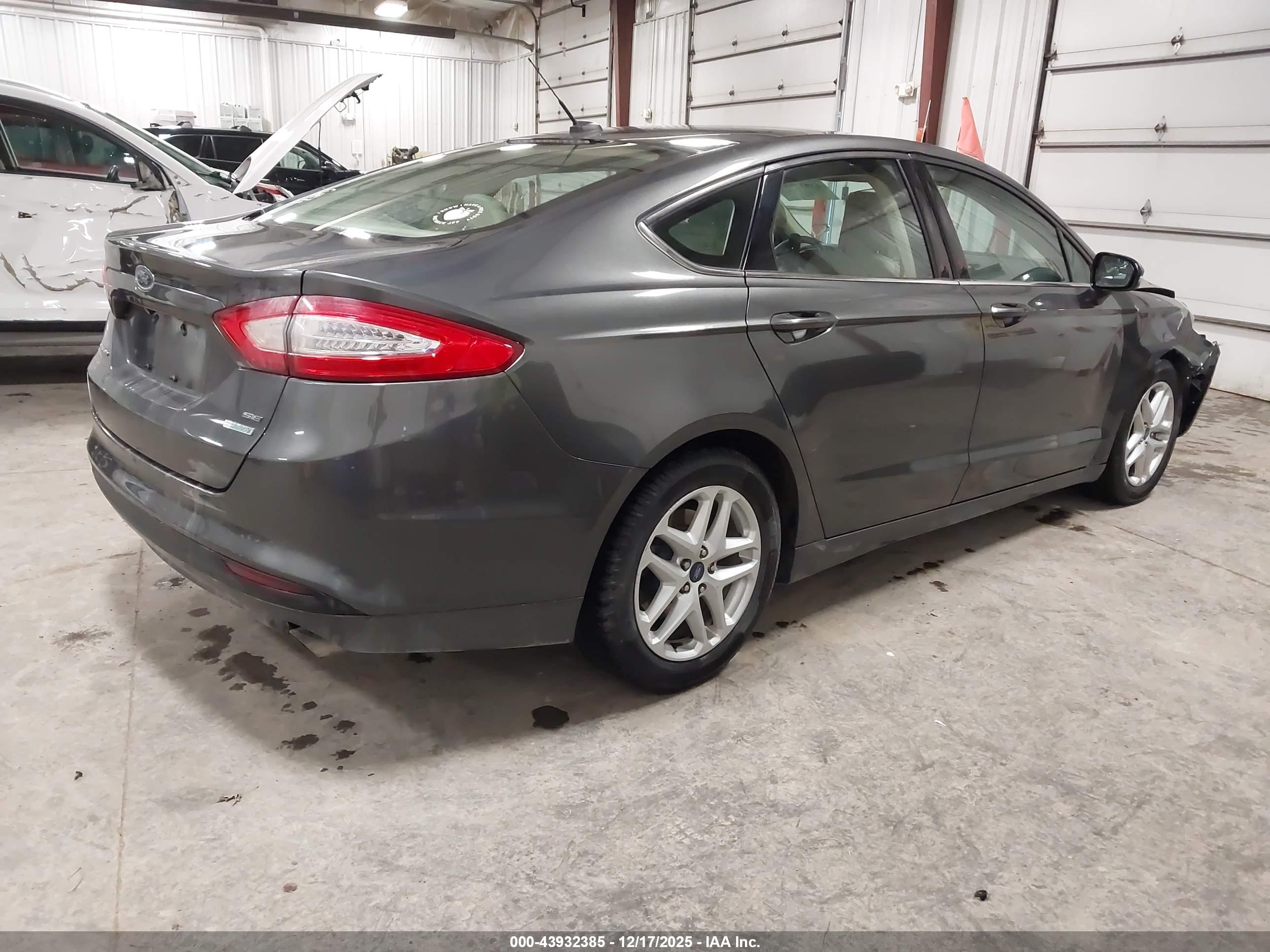 FORD FUSION image 4