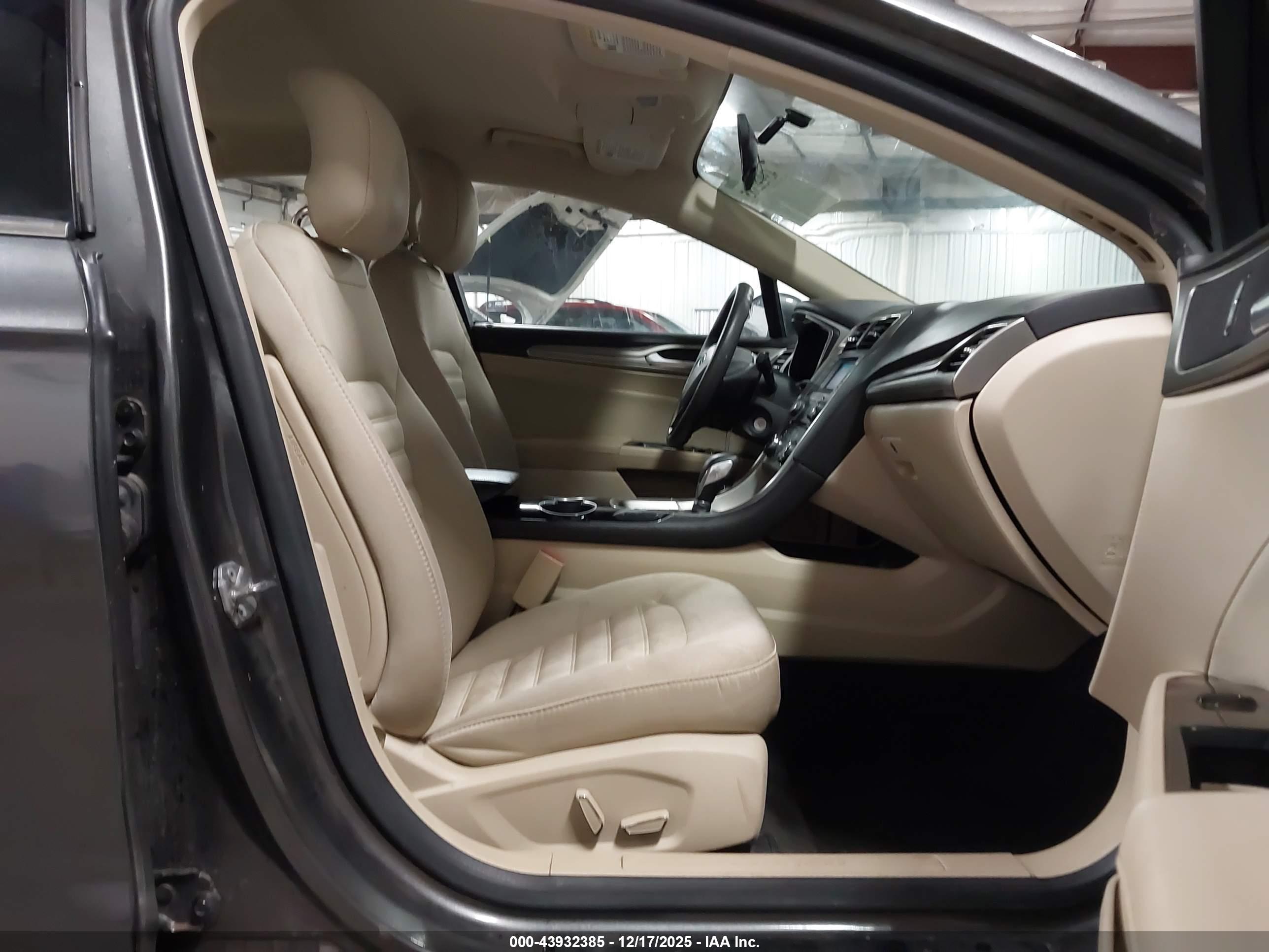 FORD FUSION image 5