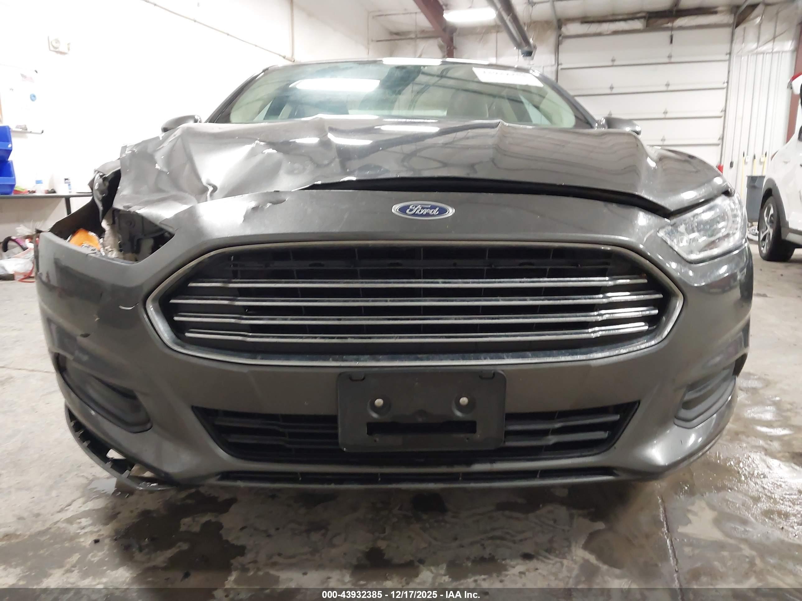FORD FUSION image 6