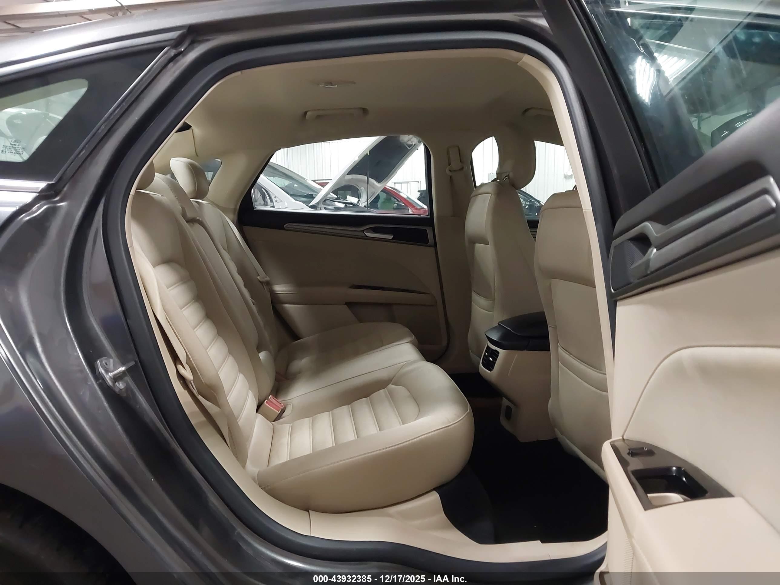 FORD FUSION image 8