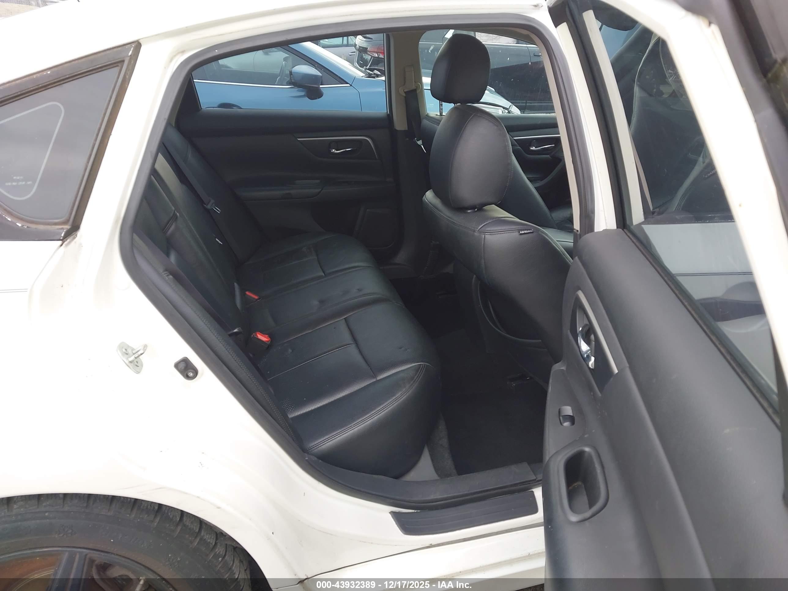 NISSAN ALTIMA image 8