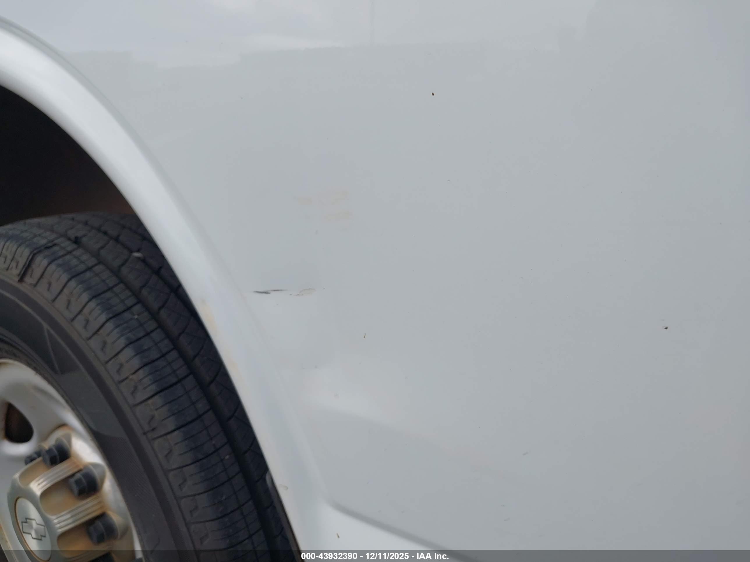 CHEVROLET EXPRESS image 6