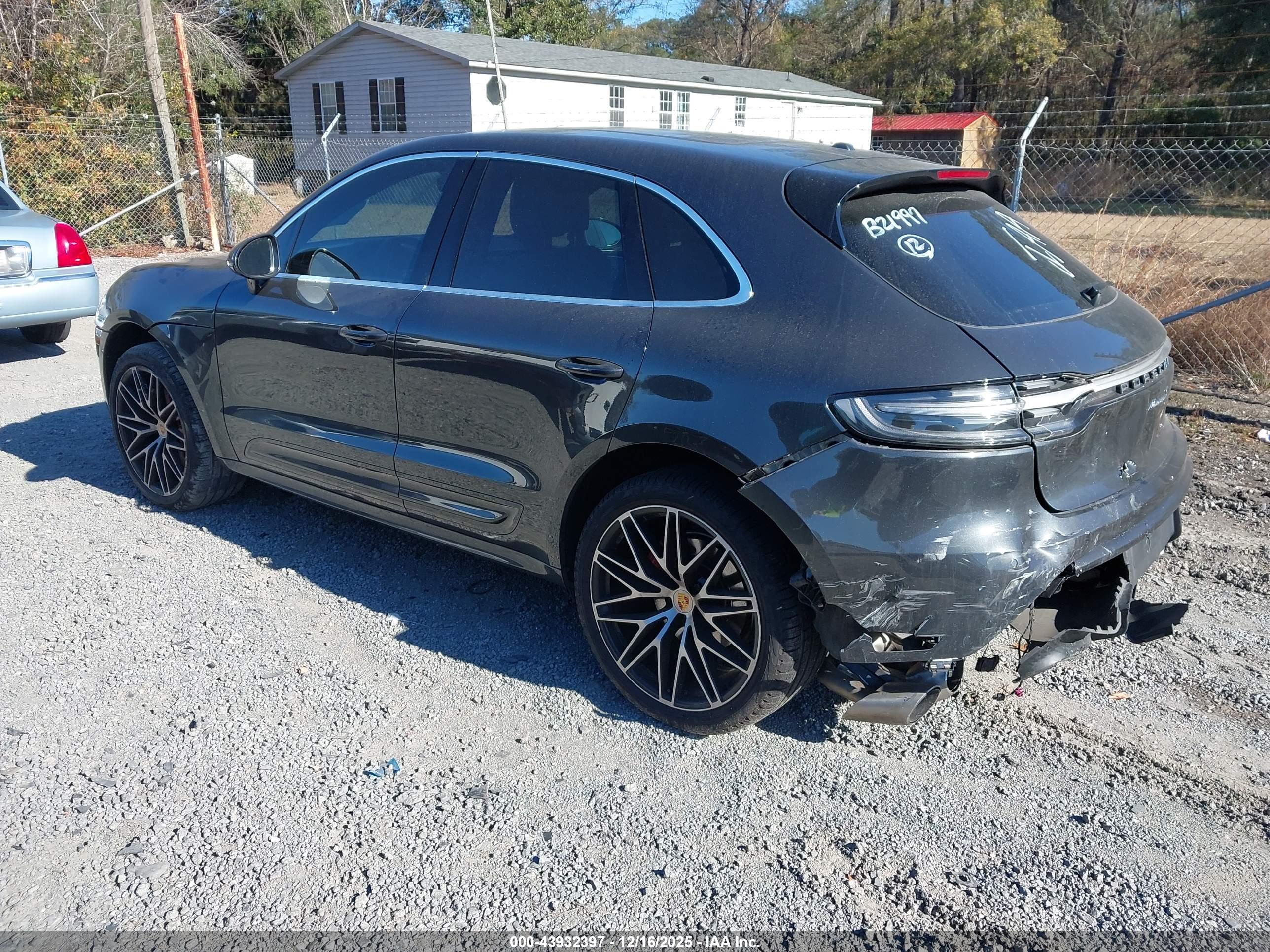 PORSCHE MACAN image 3