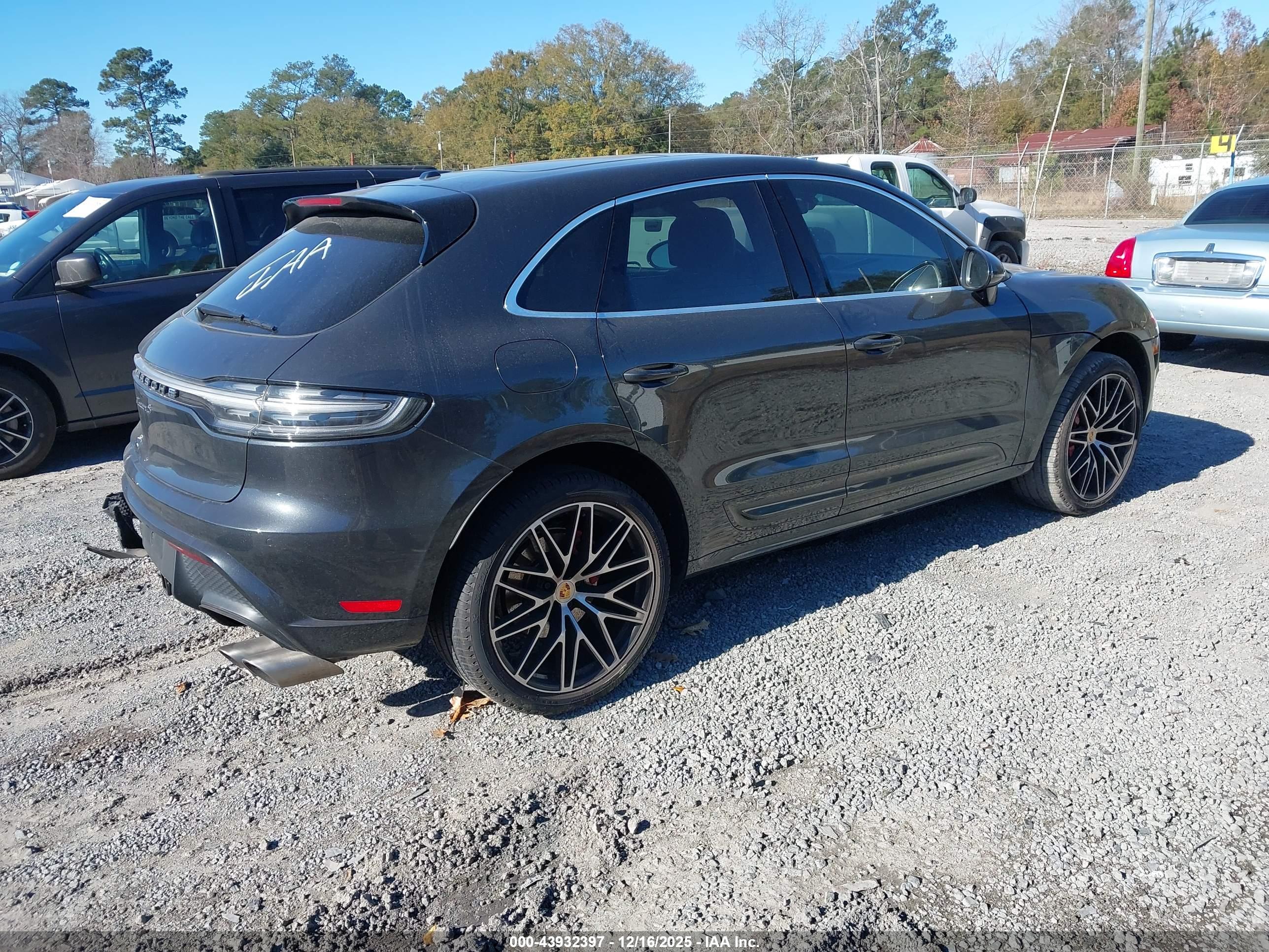 PORSCHE MACAN image 4