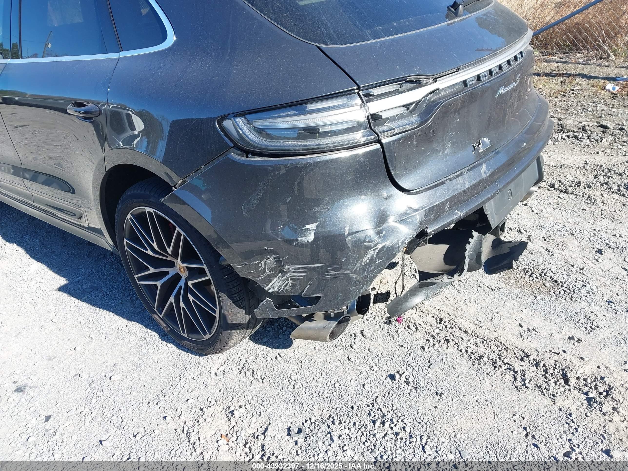 PORSCHE MACAN image 6